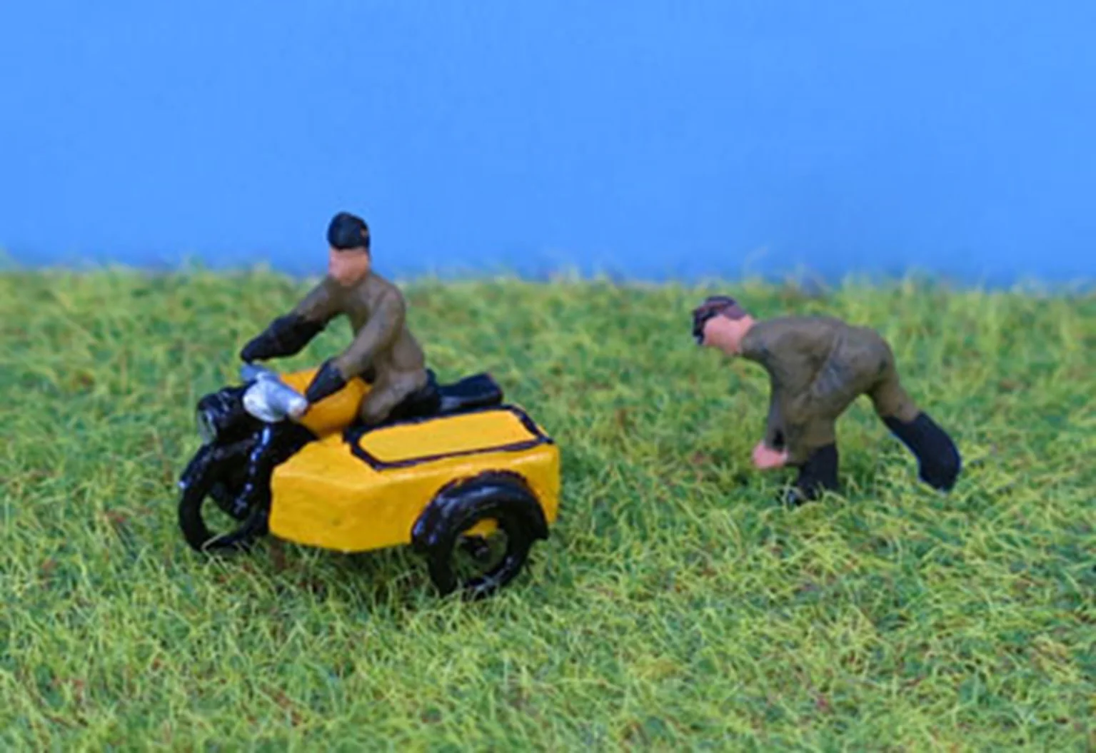 PDX77 N Gauge Painted 1950's AA Motorcycle Patrol