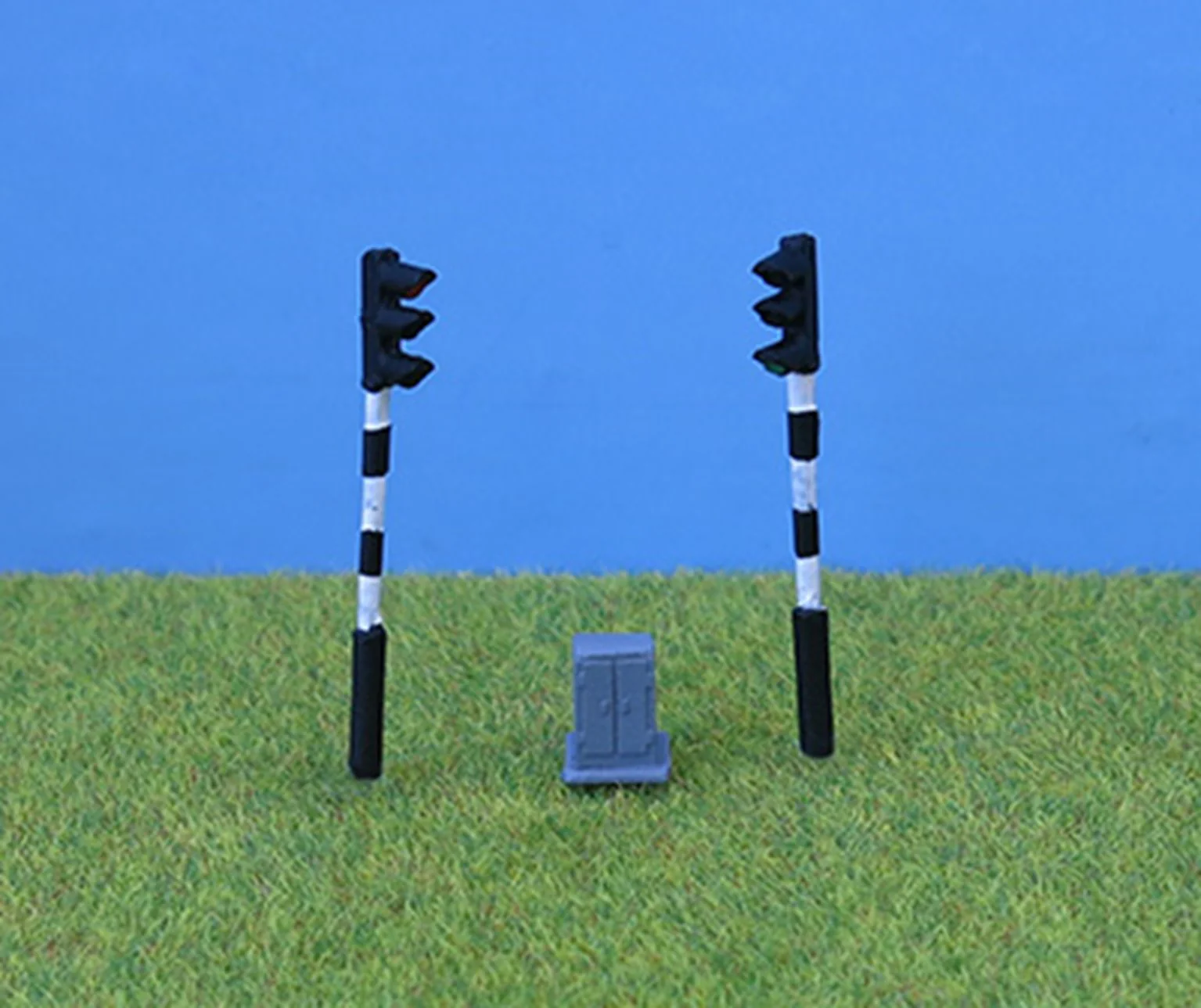 PDZ43 OO Gauge Period Traffic Light - Single Head