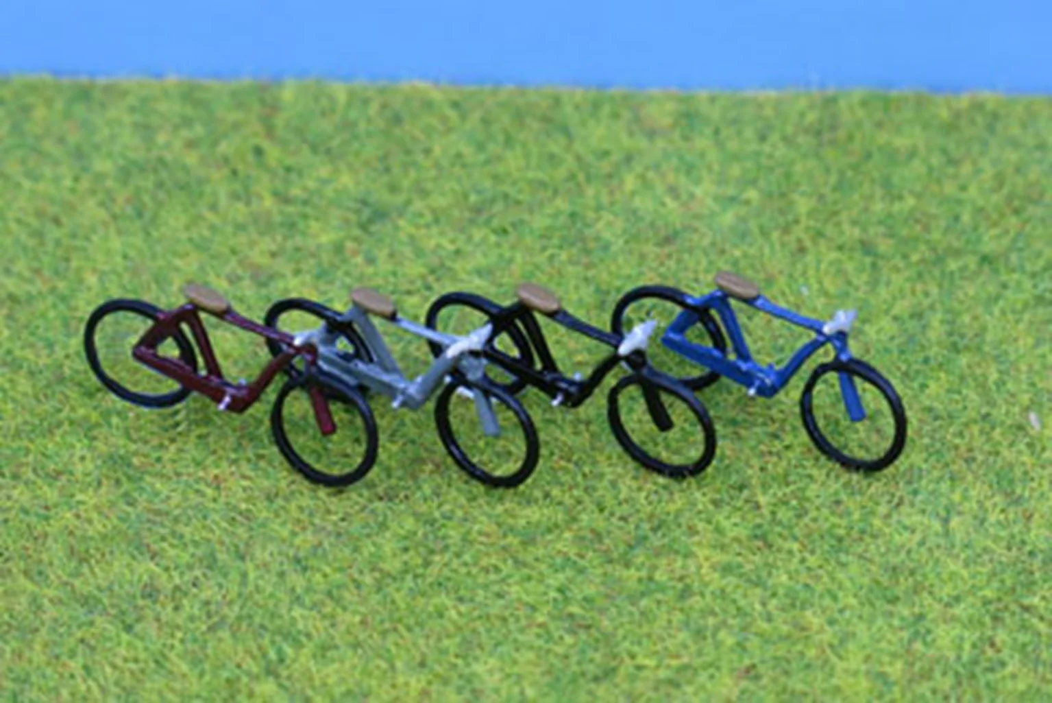 PDZ9 OO Gauge Painted Bikes