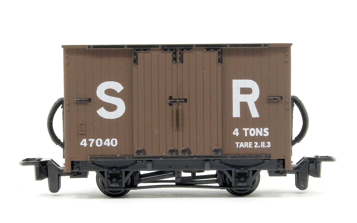 GR221E Box Van, SR Livery No.47040 - Image 2