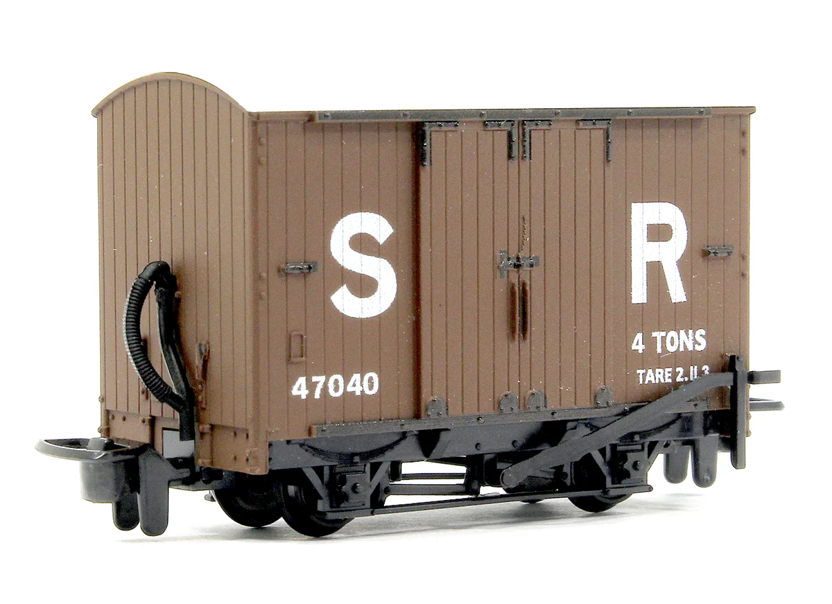 GR221E Box Van, SR Livery No.47040 - Image 3