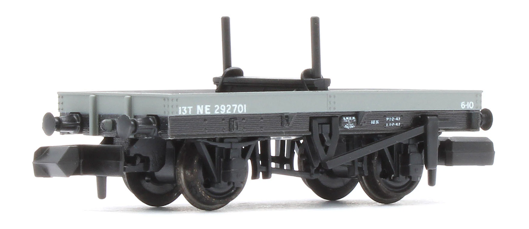 NR1151E 4 Wheel LNER Bolster Wagon Twin Pack - Image 2