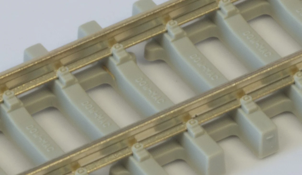 SL303 SL303 25 Yards Code 80 Streamline Nickel Silver Flexible Track with Concrete Sleepers (25 Pieces Boxed) - Image 2