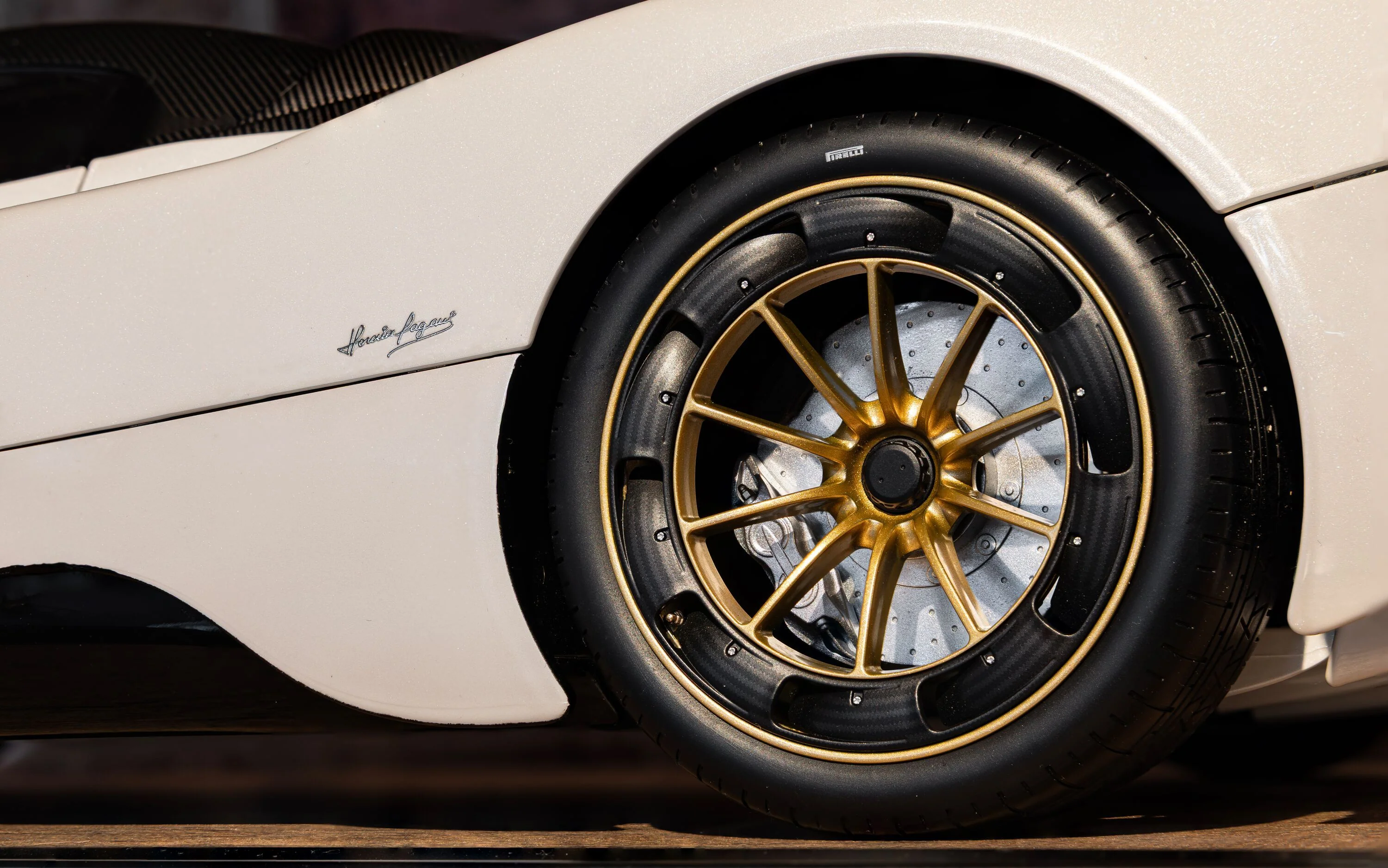 HK123 Pagani Utopia Coupé – Bianco Perla - Image 11