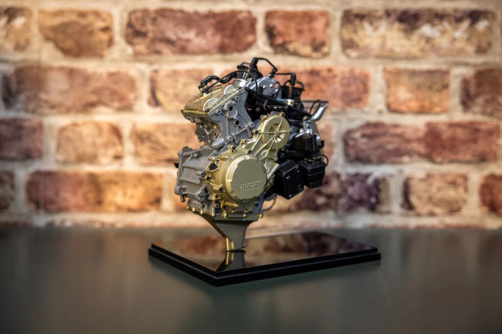 HKM124 Ducati Superquadro - V2 Engine 1:4 Scale Model Kit