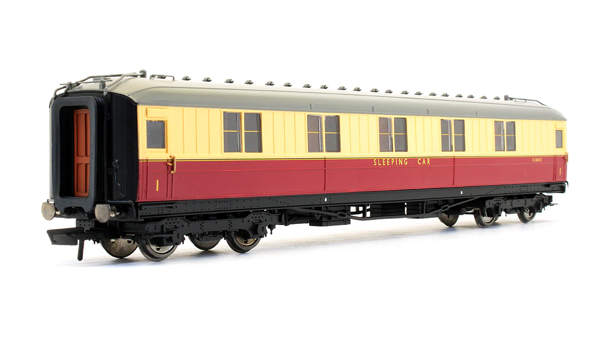 Pre-Owned R4182 BR Crimson & Cream Gresley 61ft 6in 1st Class Sleeper Coach 'E 1268 E' - Image 2
