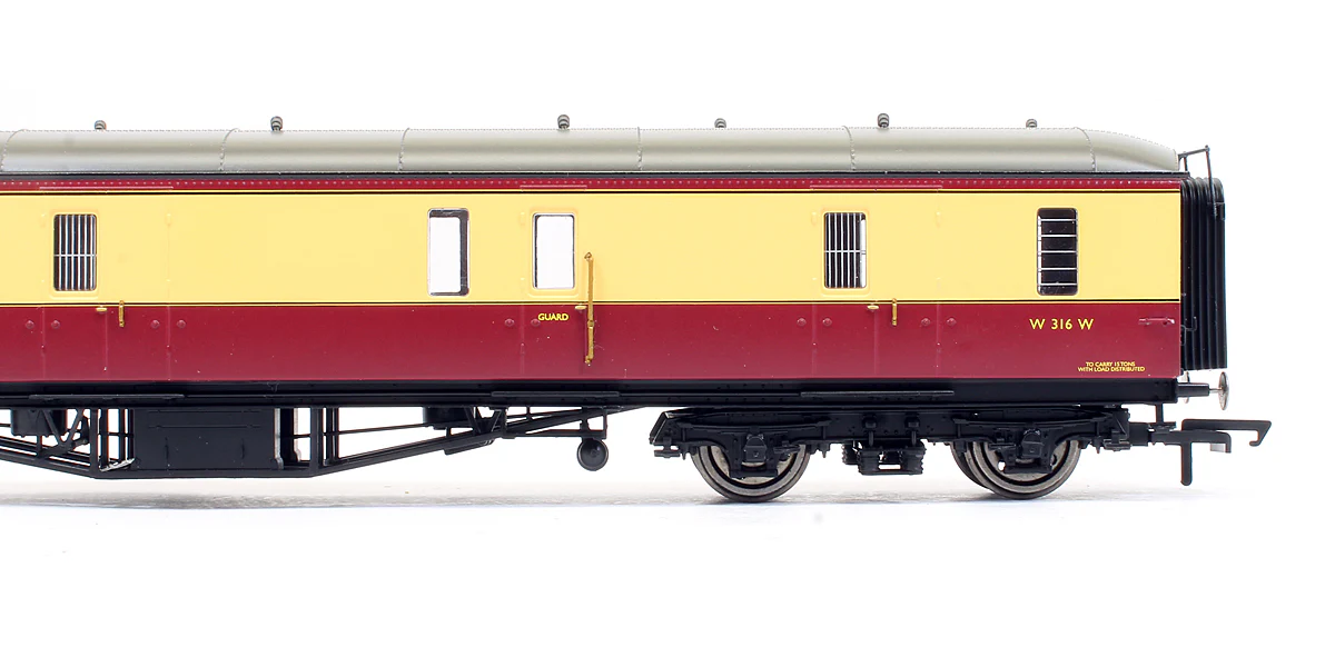 Pre-Owned R4404A BR Crimson & Cream Hawksworth Passenger Brake Coach 'W316W' - Image 3