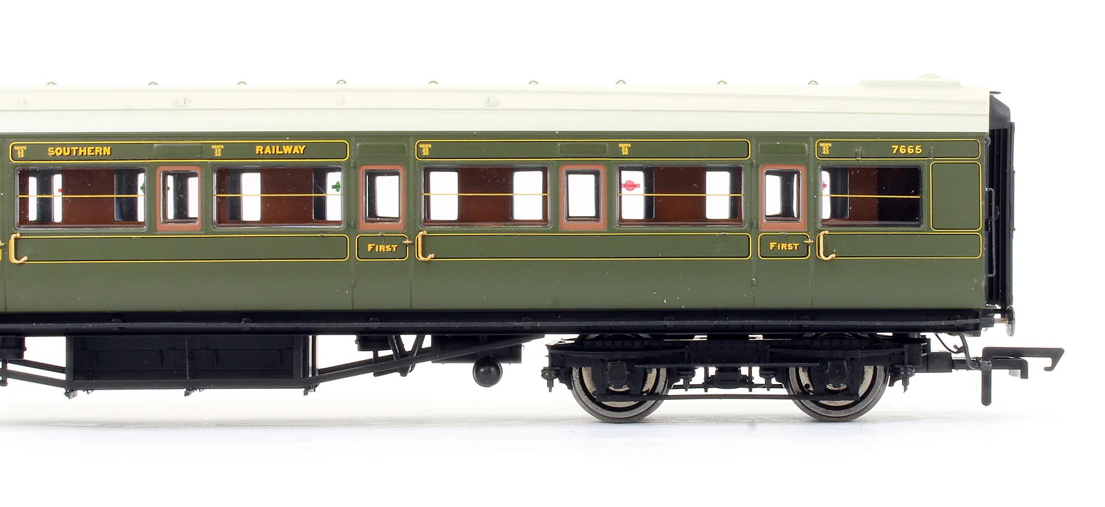 Pre-Owned R4298A SR Maunsell Corridor 1st Class Coach '7665' - Image 3