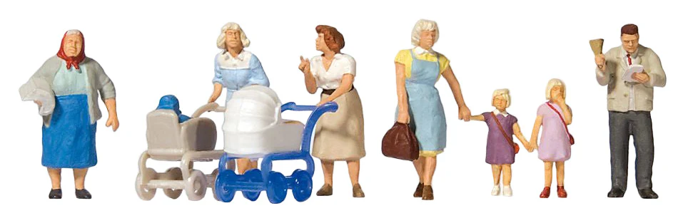 PR10711 On the Town Pavement (7) Exclusive Figure Set