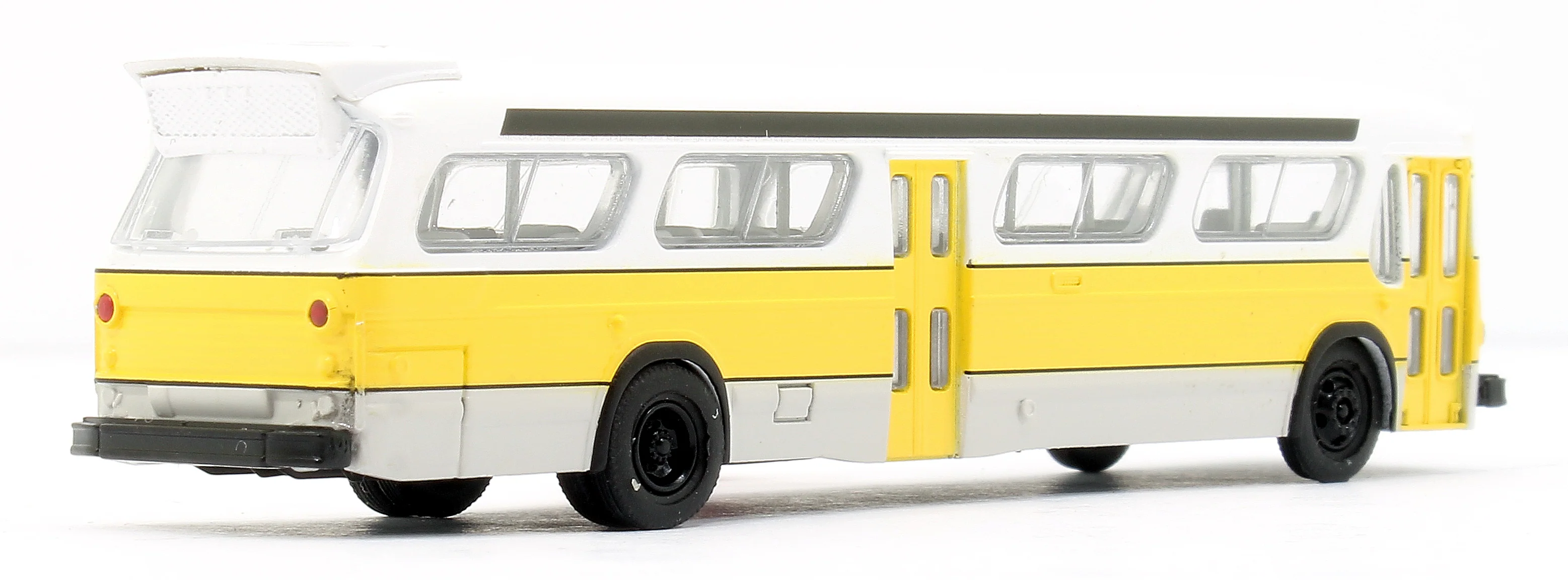 573001 N Gauge New Look Bus – Boston - Image 2