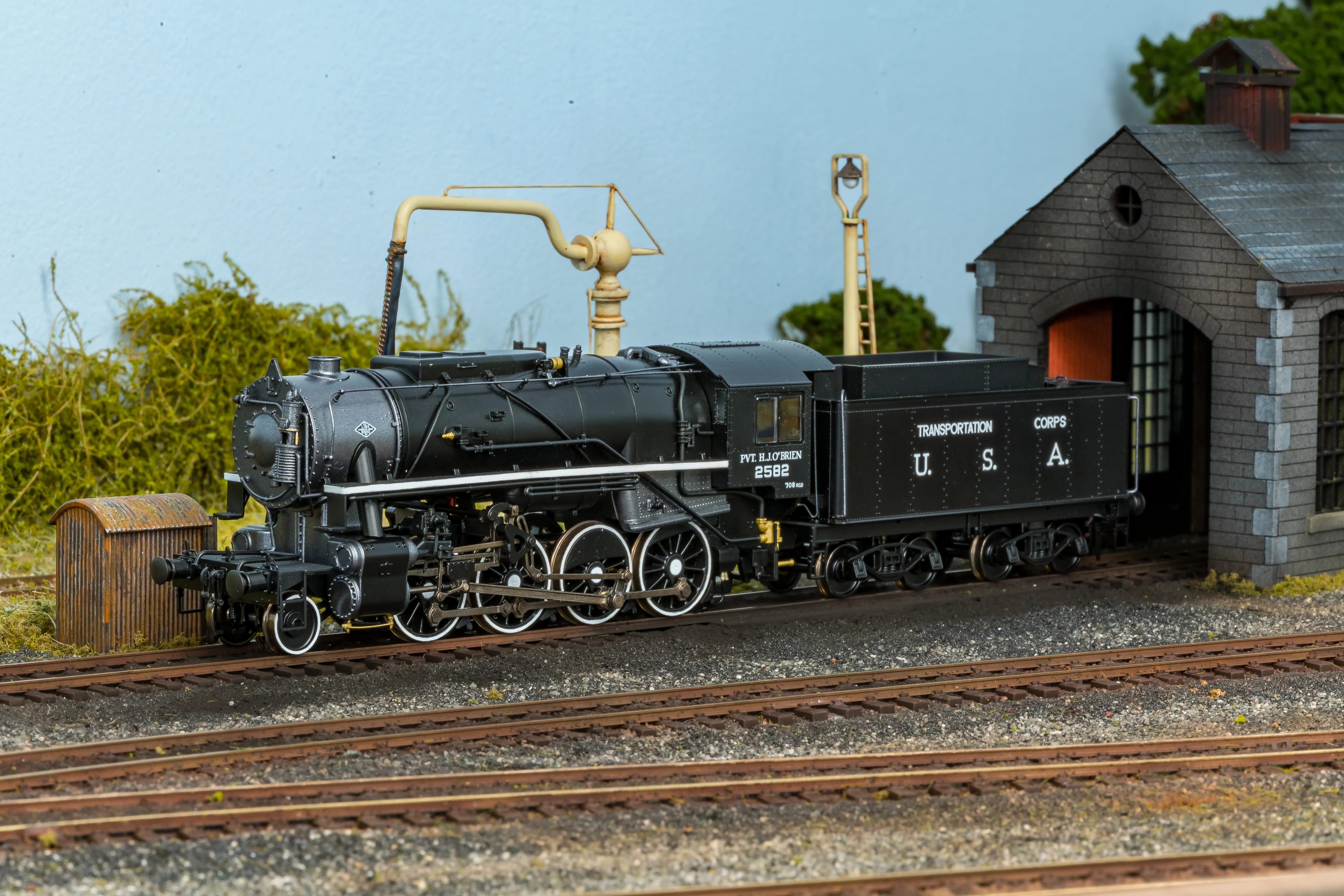 926013 USATC S160 2-8-0 'Pvt. H.J. O’Brien' Black with Transportation Corps U.S.A. on Tender No.2582 Steam Locomotive - Image 3