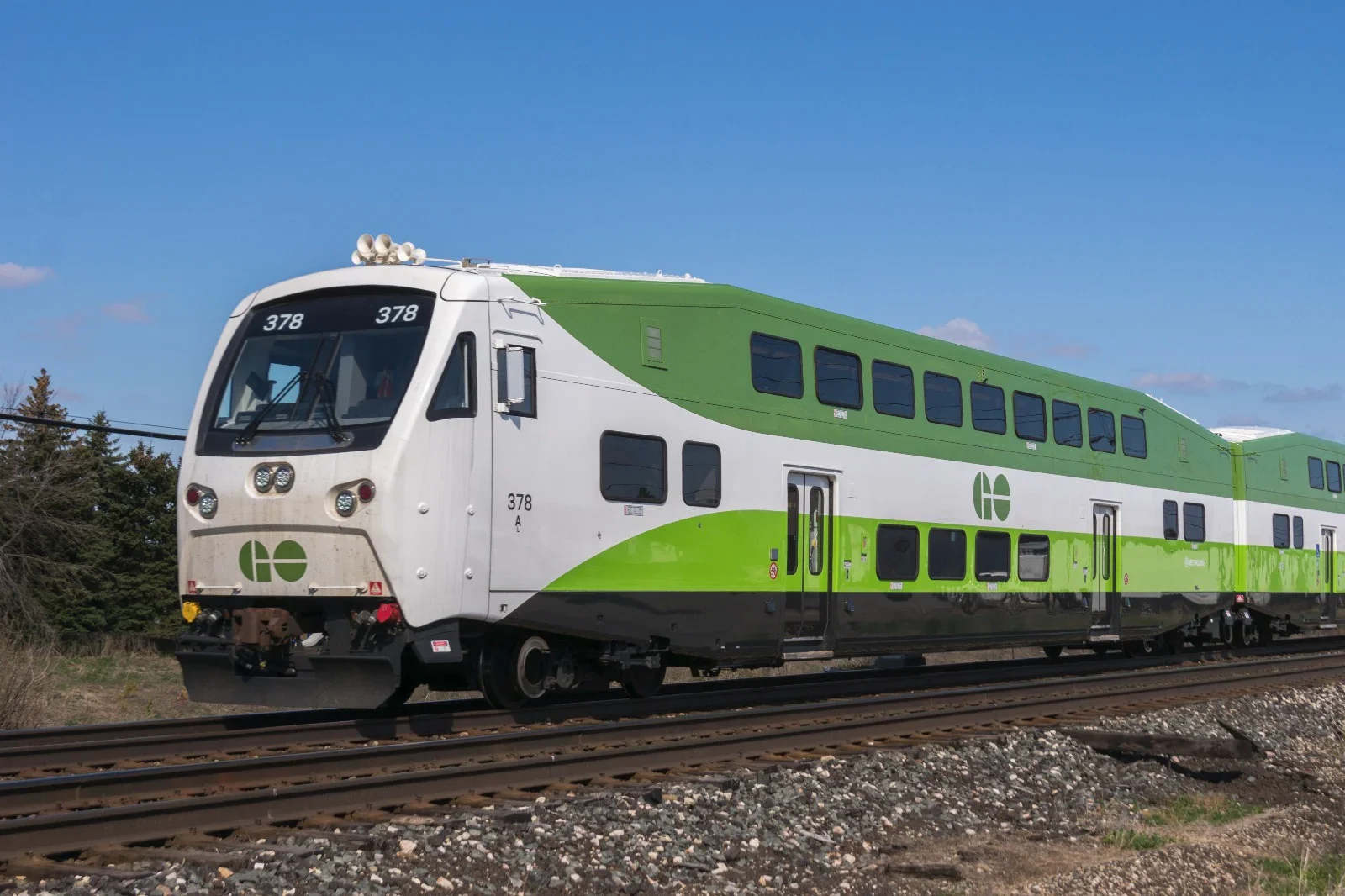 1110047 HO CEM BiLevel Commuter Car: GO Transit/MX: Coach #4035 - Image 3