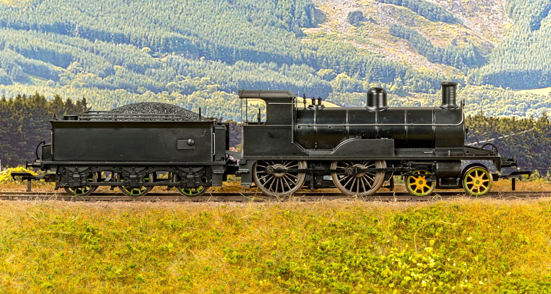 811007 Highland Railway Loch Class 4-4-0 No.14384 'Loch Laggan' LMS Lined Black Steam Locomotive - Image 4