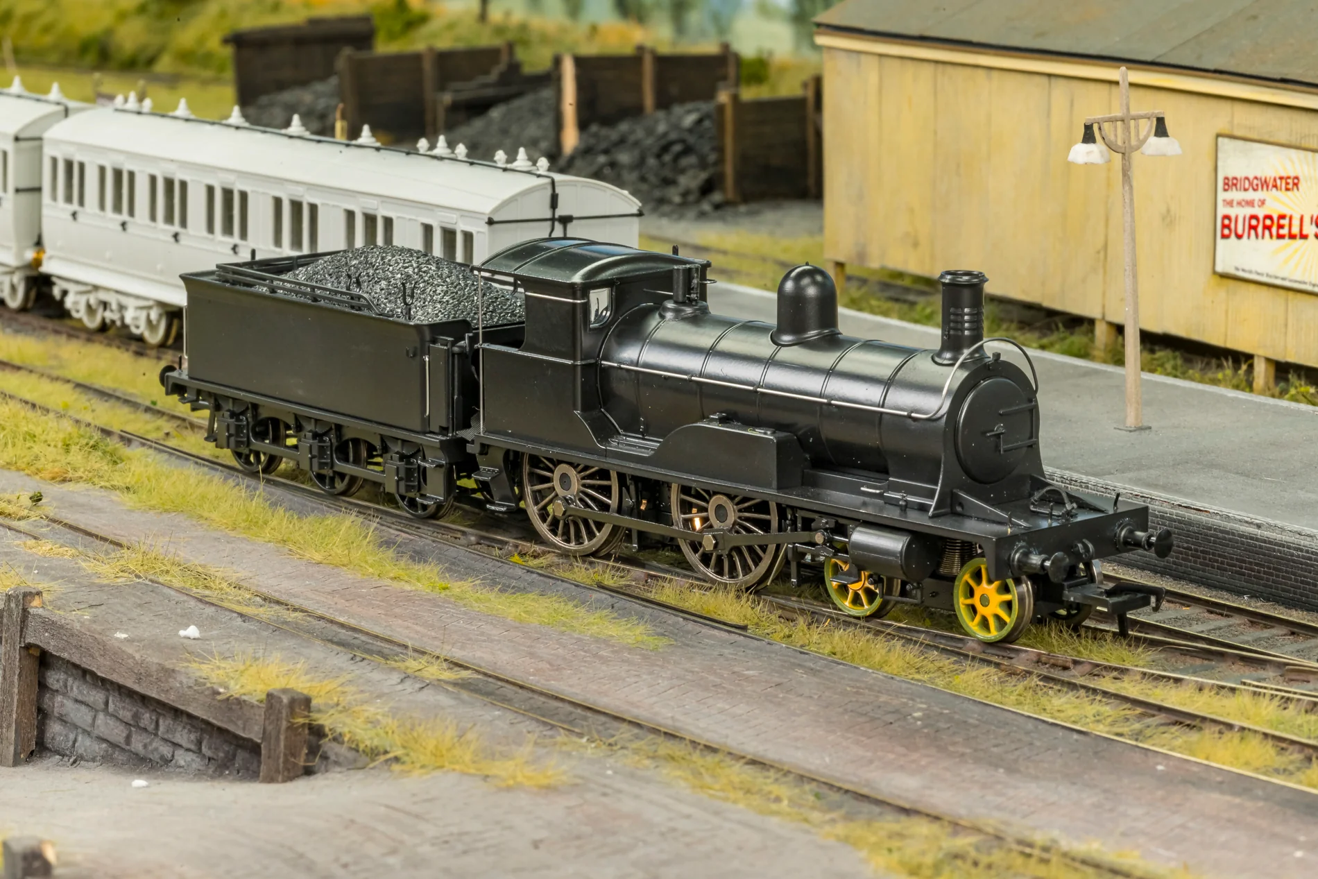 811505 Highland Railway Loch Class 4-4-0 No.131 'Loch Shin' HR Smith Plain Green Steam Locomotive - DCC Sound - Image 11