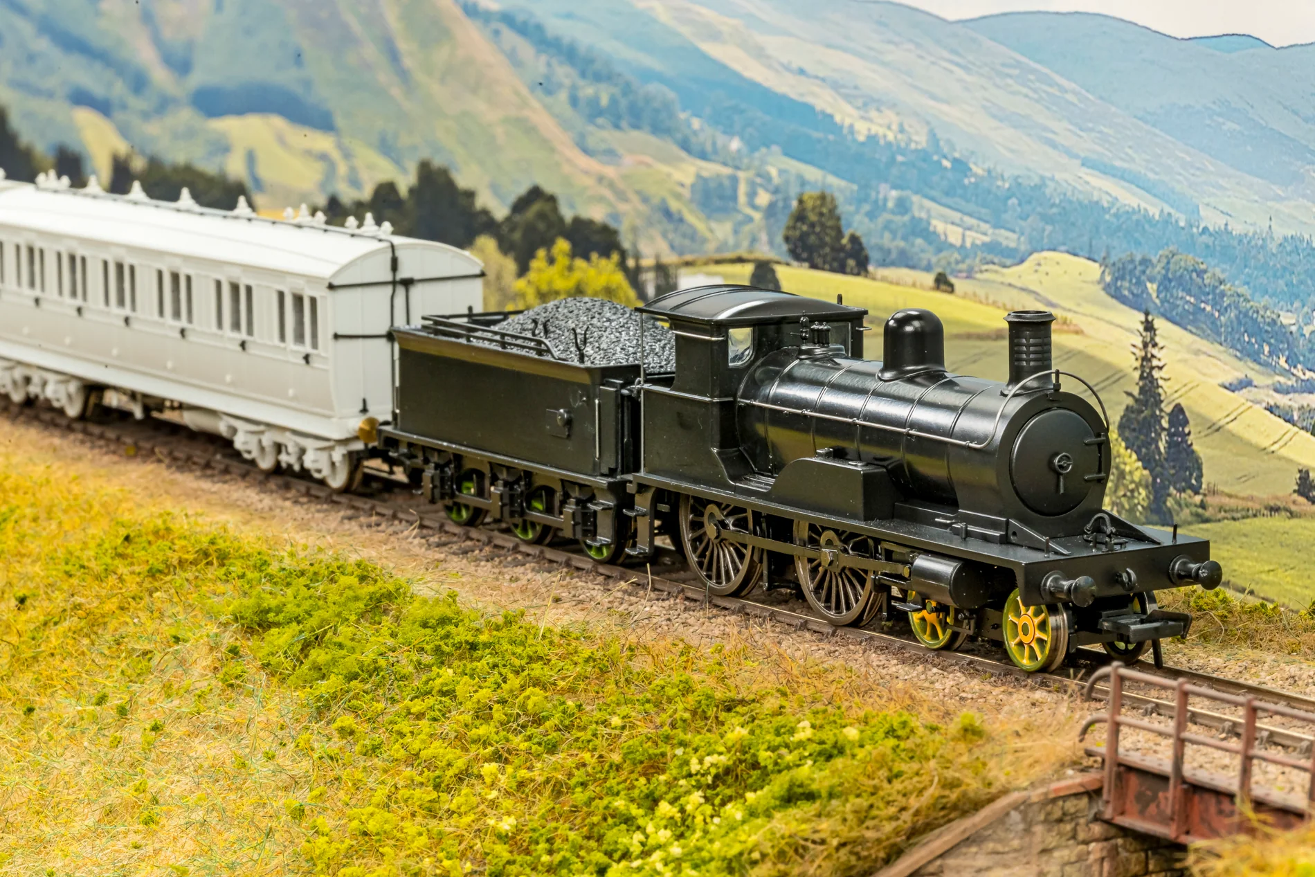 811507 Highland Railway Loch Class 4-4-0 No.14384 'Loch Laggan' LMS Lined Black Steam Locomotive - DCC Sound - Image 10