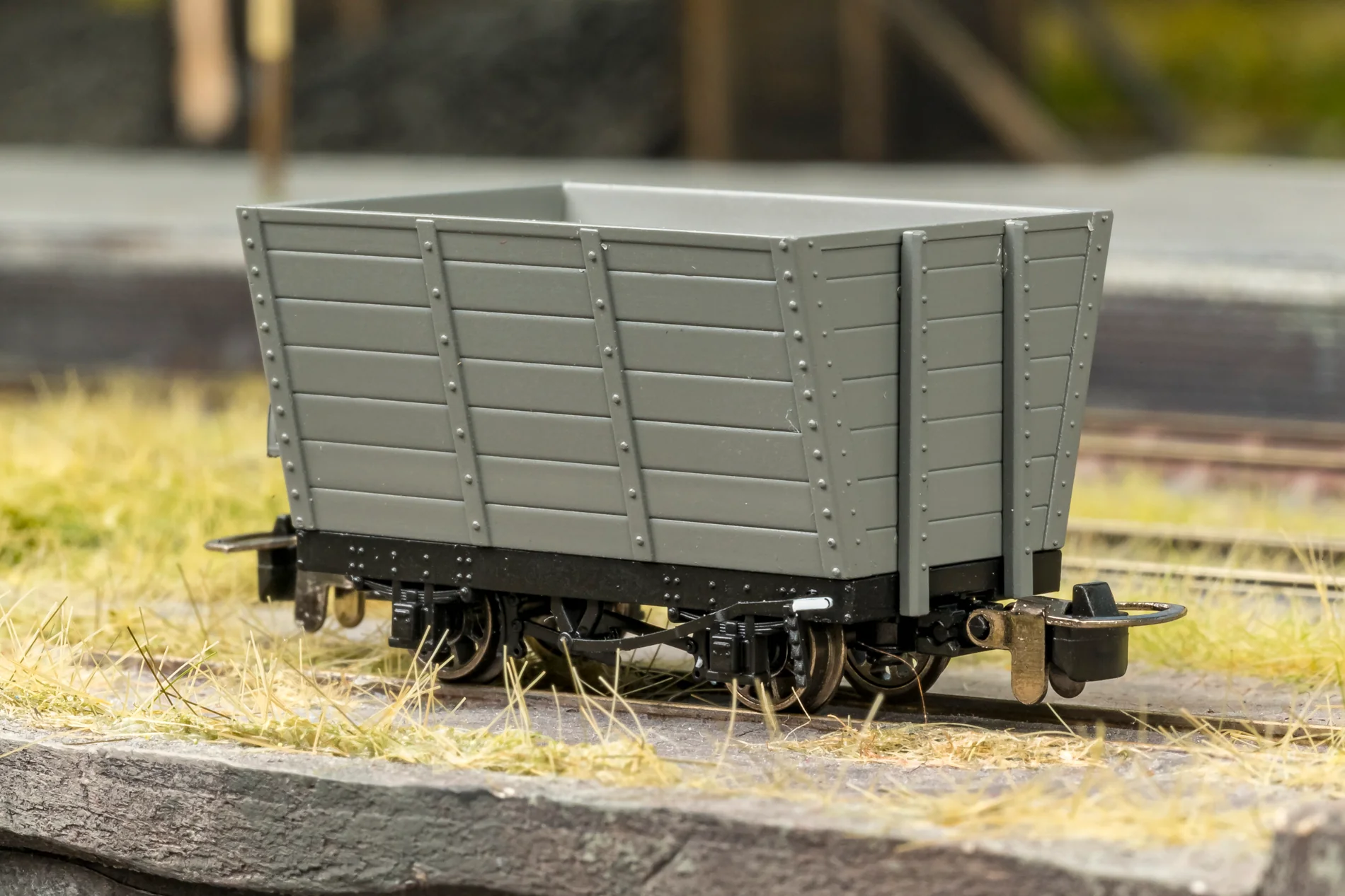 833003 Wooden Hopper - Dark Grey 'Ore' No. 17 - Image 2