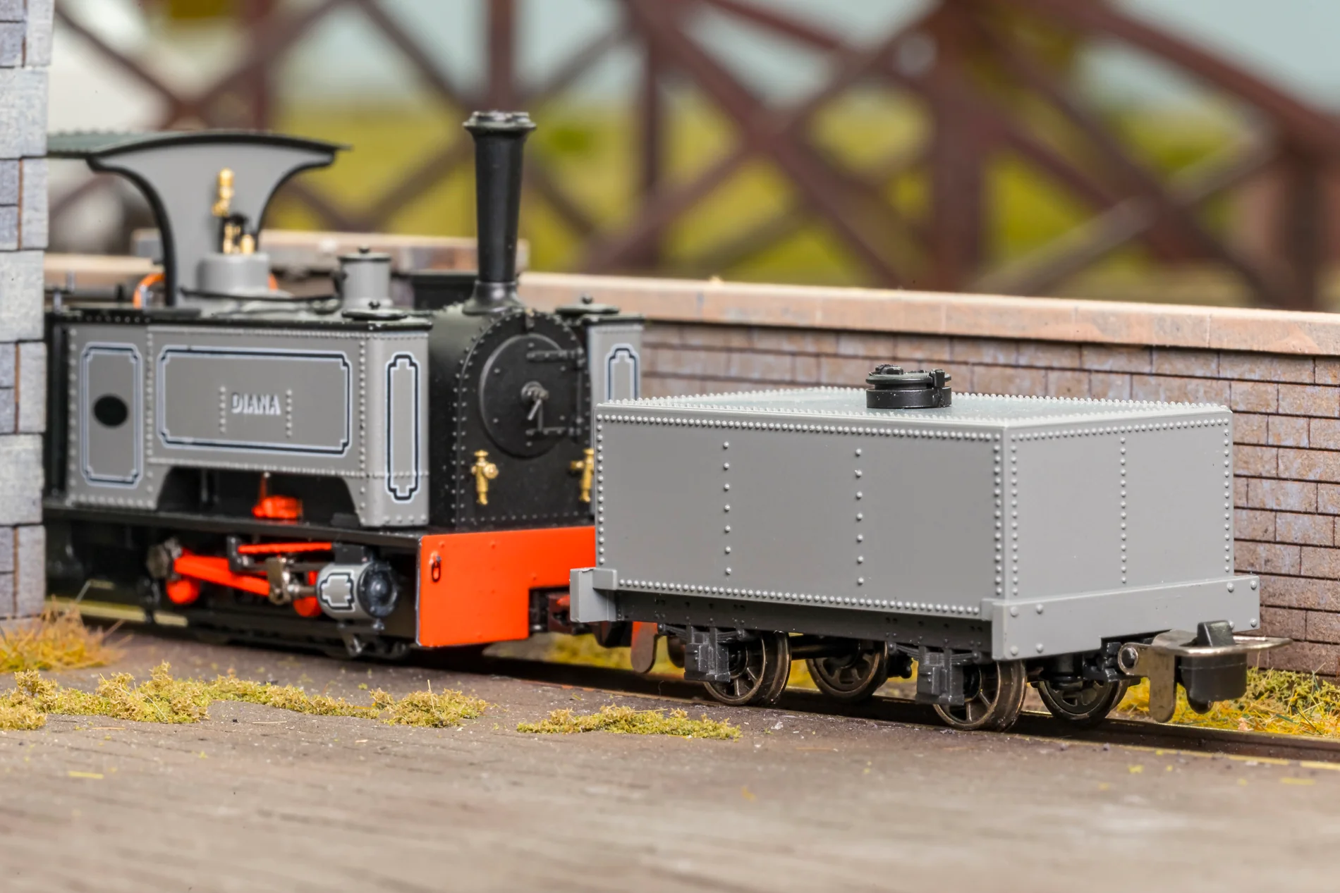 833103 Rectangular Tank - Dark Grey 'WATER' No. 31 - Image 2