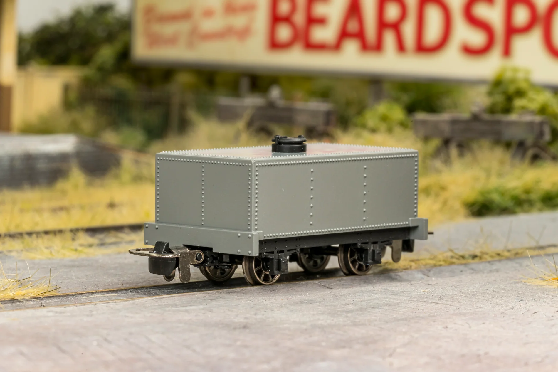 833104 Rectangular Tank - Red 'FUEL' No. 27 - Image 4