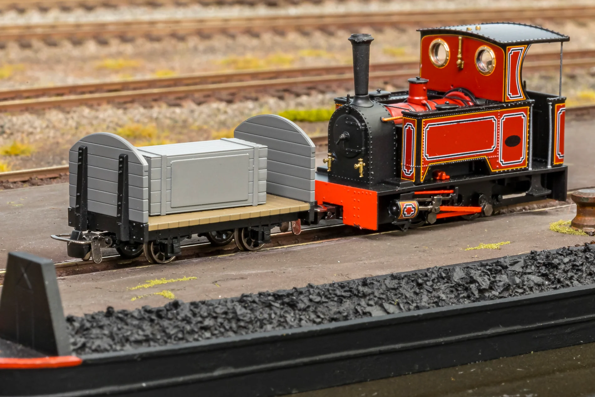 833201 Round Ended Flat - Plain Brown No. 61 (with removable crate) - Image 2