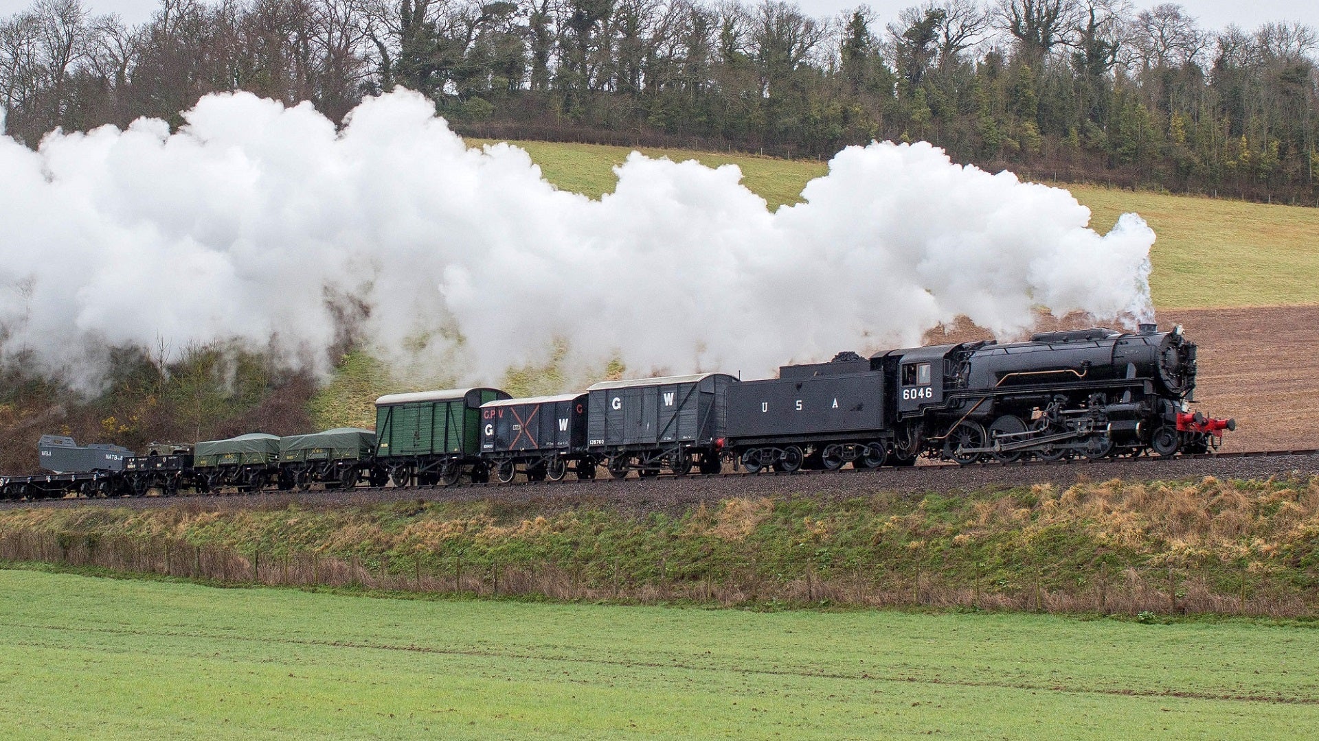 926007 USATC S160 2-8-0 Black U.S.A on Tender No.6046 (as Preserved) Steam Locomotive - Image 7