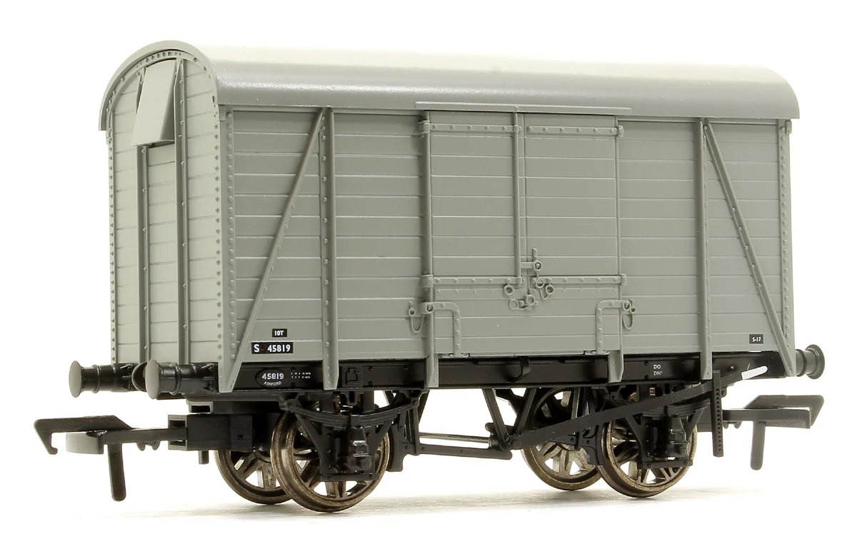 927007 SECR Dia. 1426 Covered Van No. S45819, BR grey