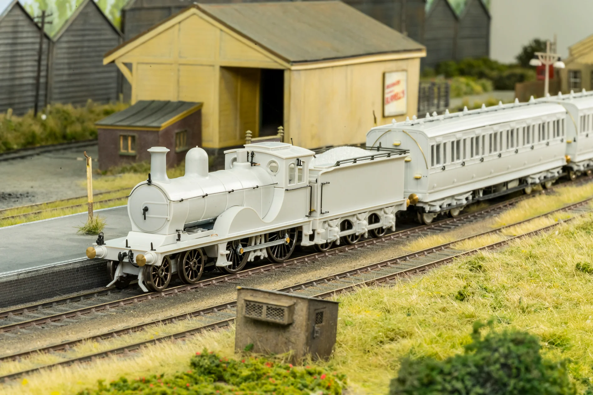 959006 LNER D40 Class 4-4-0 No.6828 - LNER Lined Black Steam Locomotive - Image 4