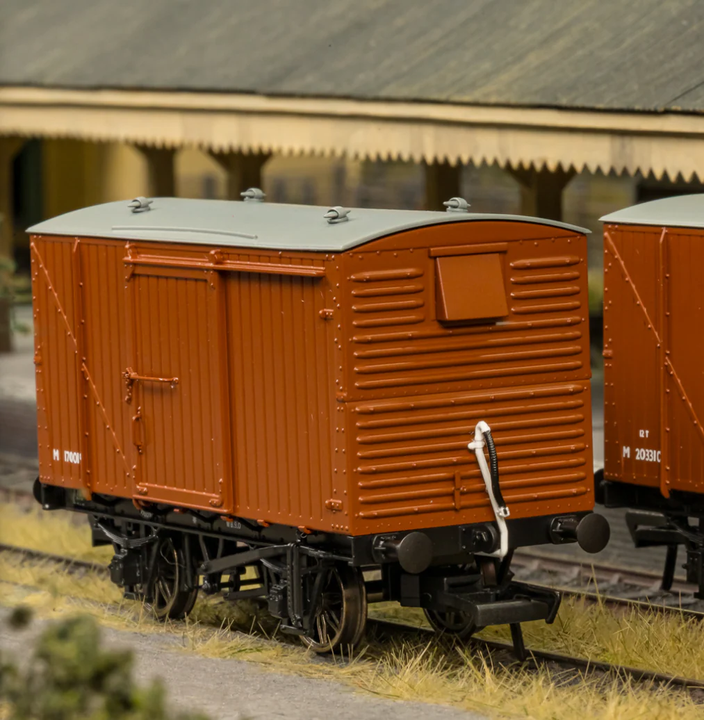 970109 12 Ton LMS D1832A Van - BR No.M170019 - Image 3
