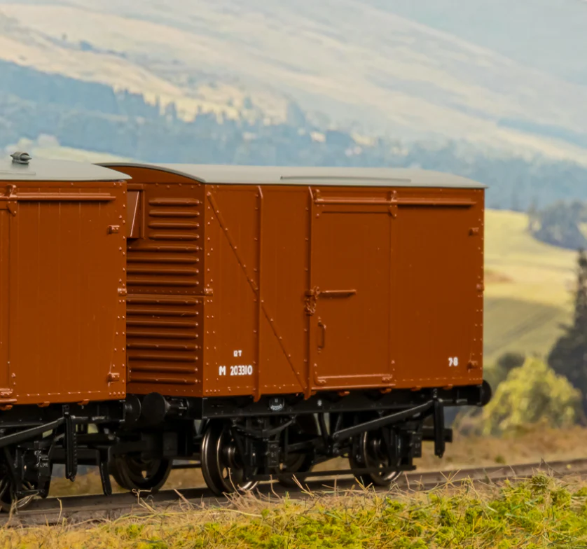 970110 12 Ton LMS D1832A Van - BR No.M203310 - Image 2