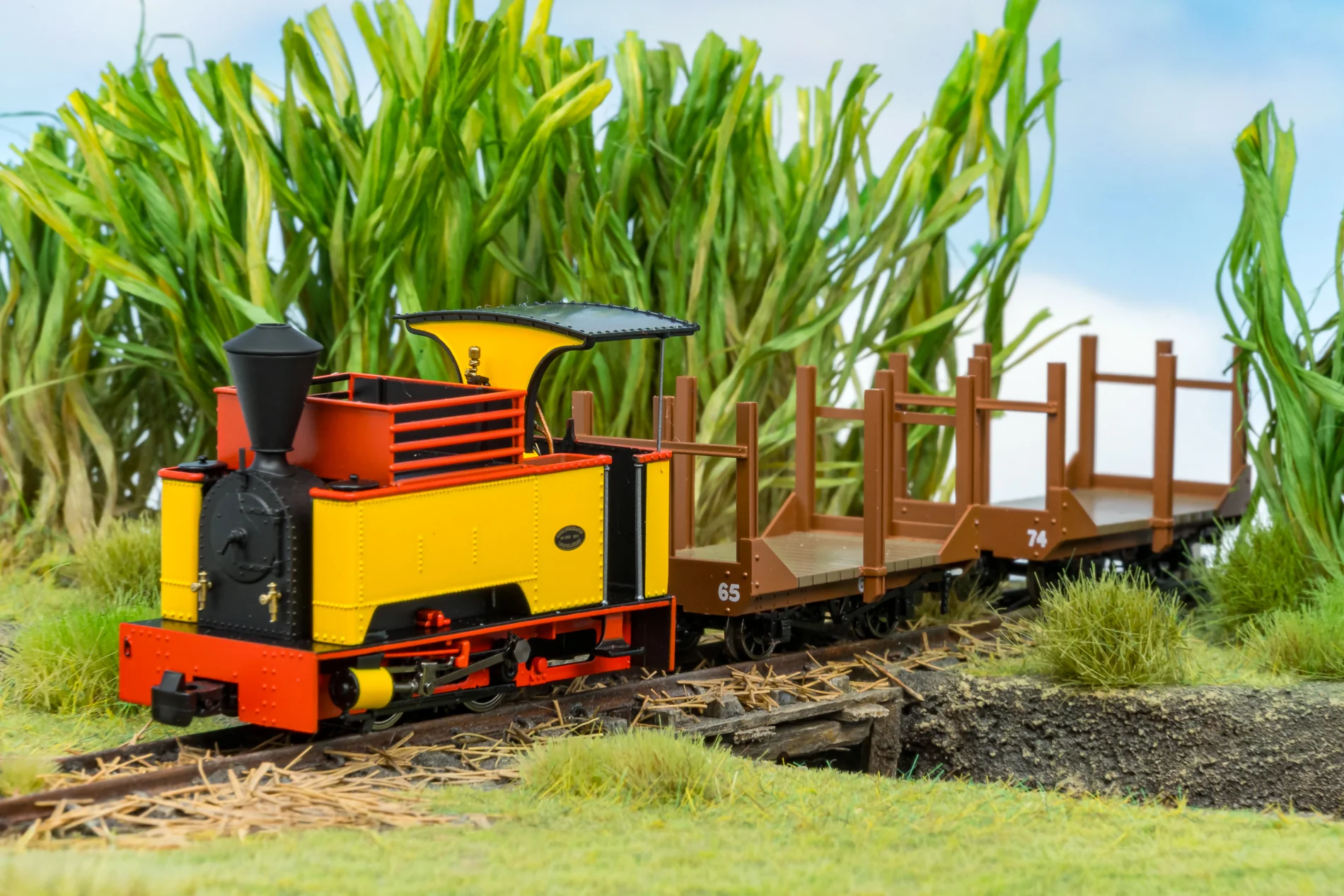 986008 Sirdar Class 0-4-0 Kerr, Stuart & Co. Long-Tank Plain Yellow Steam Locomotive