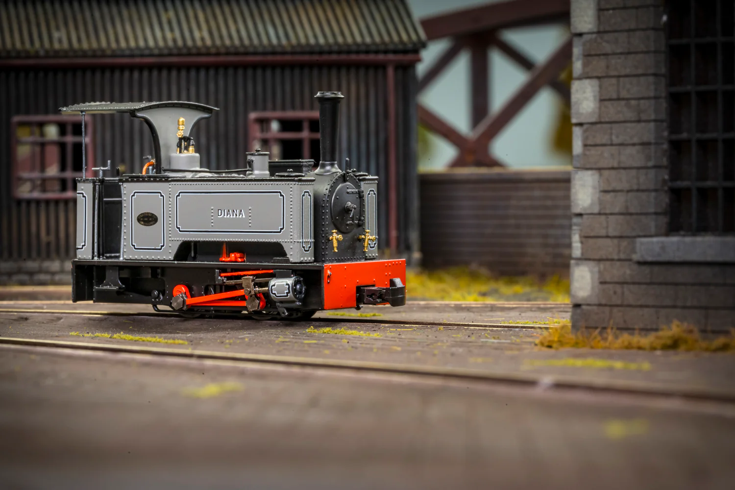 986501 Sirdar Class 0-4-0 Kerr, Stuart & Co. Long-Tank 'Diana’ Lined Grey (As Preserved) Steam Locomotive - DCC Fitted - Image 4