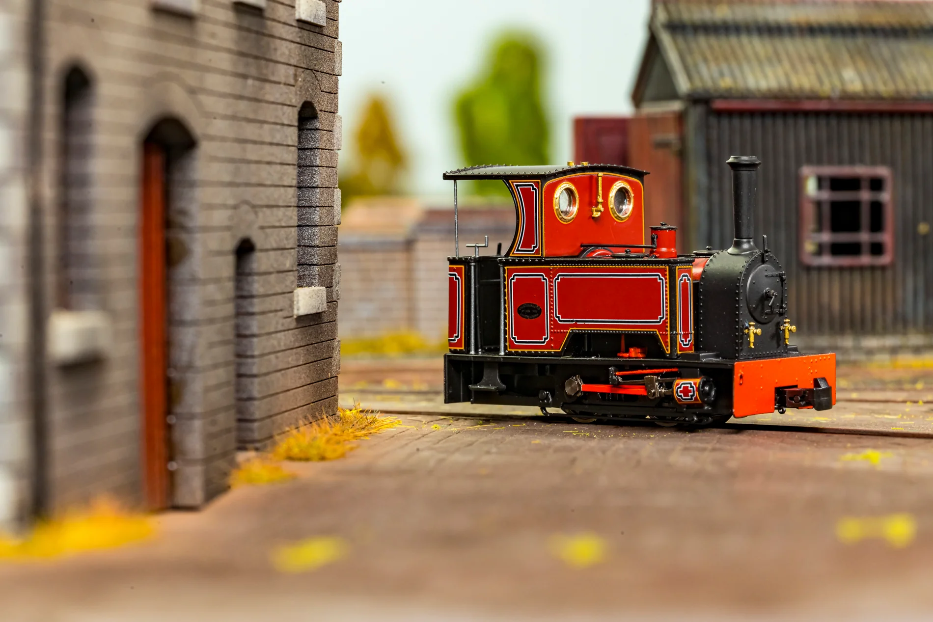 986703 Sirdar Class 0-4-0 Kerr, Stuart & Co. Short-Tank 'What If' - FR Lined Red Steam Locomotive - DCC Fitted - Image 7