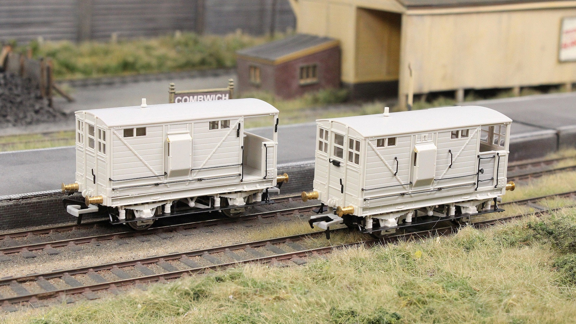 987015 LNWR D17b Brake - Police Blue No.K-9 - Image 3