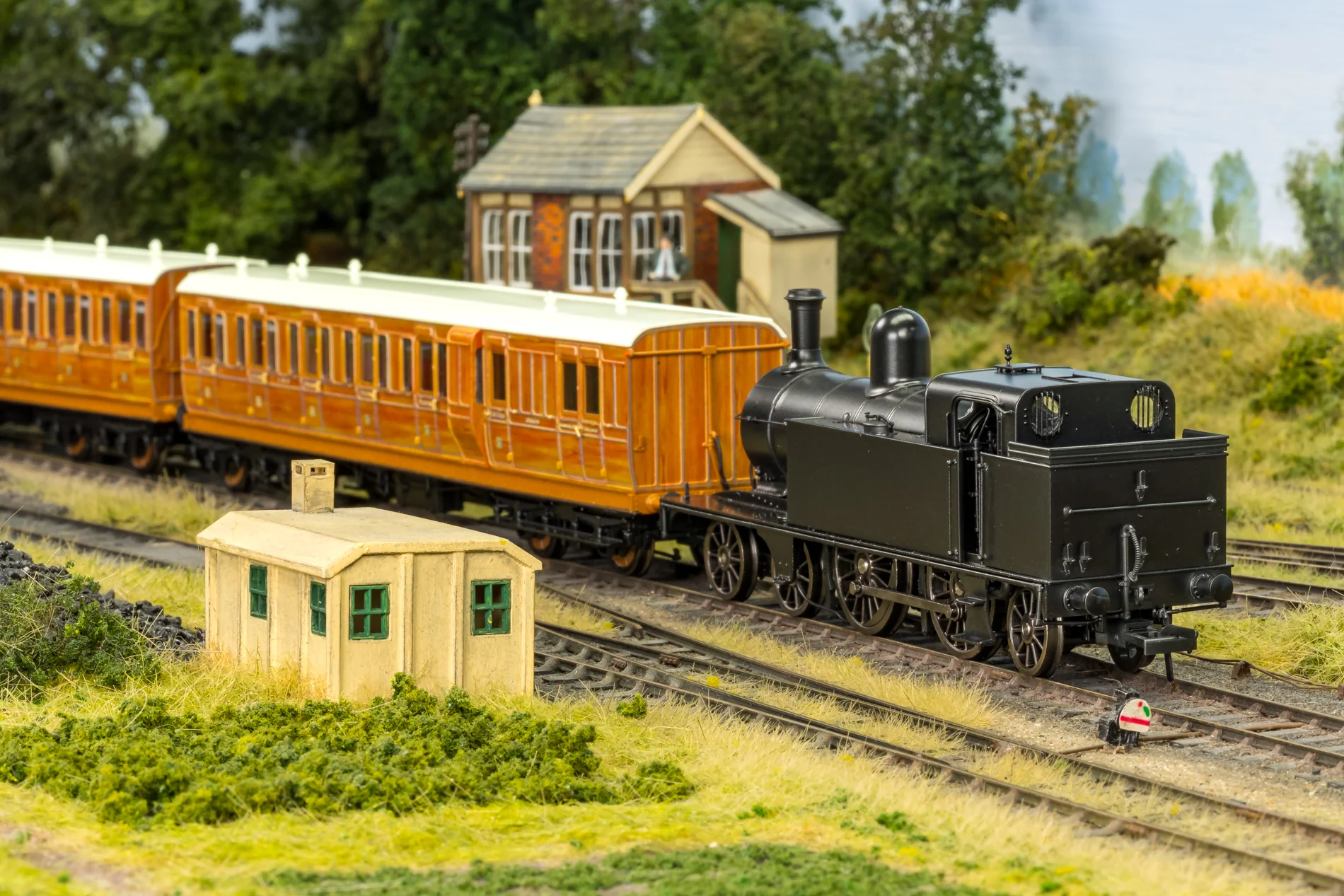 989511 LNER C12 Tank No.67391 BR Lined Black (Early Crest) Steam Locomotive - DCC Sound - Image 6