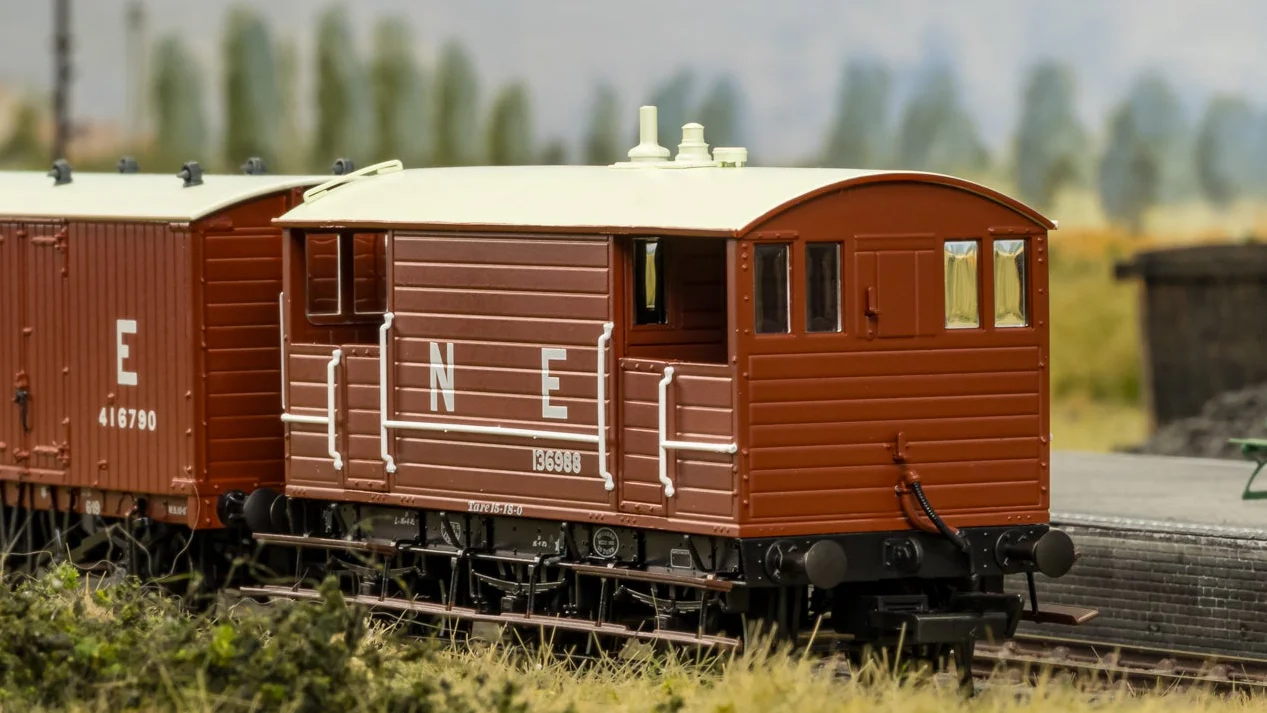 975006 GCR 15T 6w Brake - LNER Bauxite pre-1936 No.136988 - Image 2