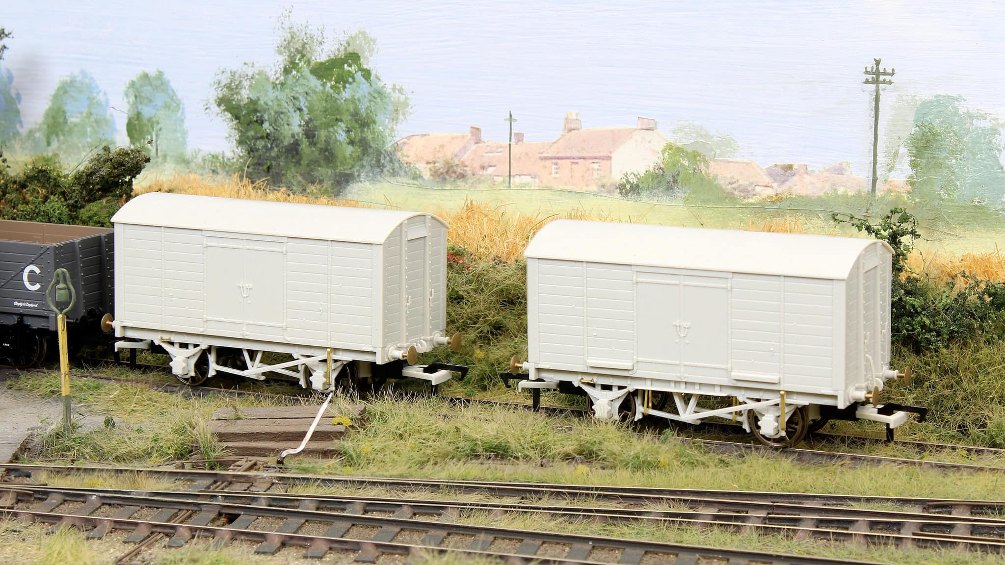 979017 LB&SCR Dia.8-Ton Goods Van BR Departmental No.ES081373 - Image 2