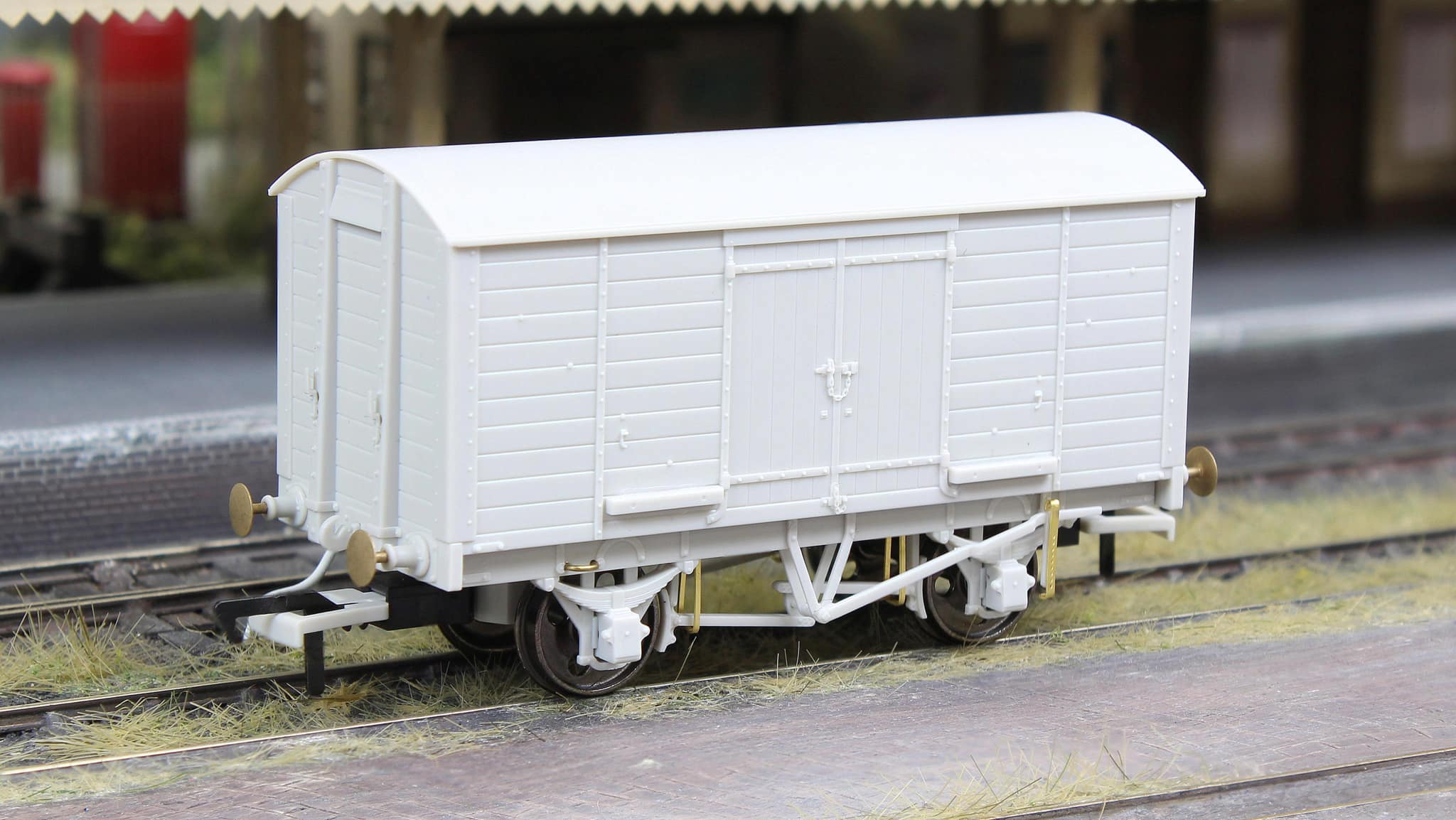 979018 LB&SCR Dia.8-Ton Goods Van MOD No.590 - Image 3