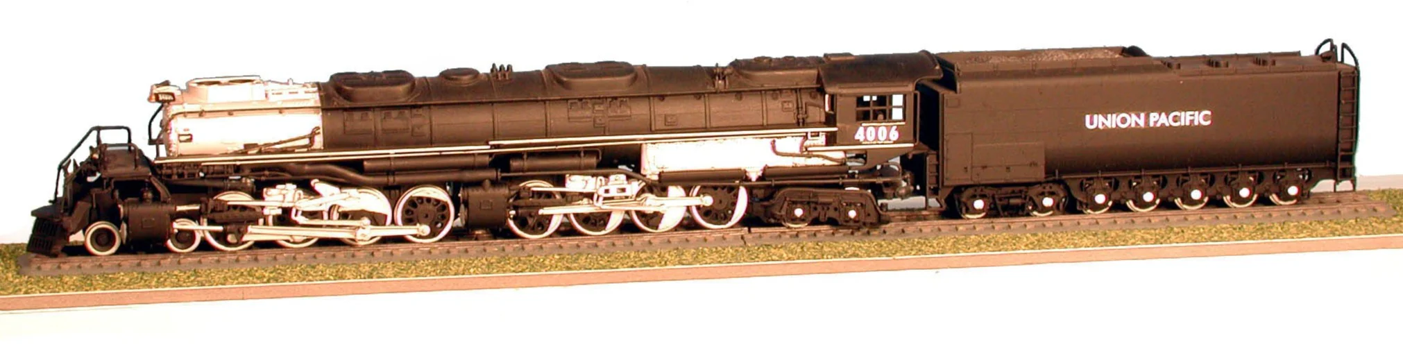 02165 Union Pacific "Big Boy" Model Kit - Image 2