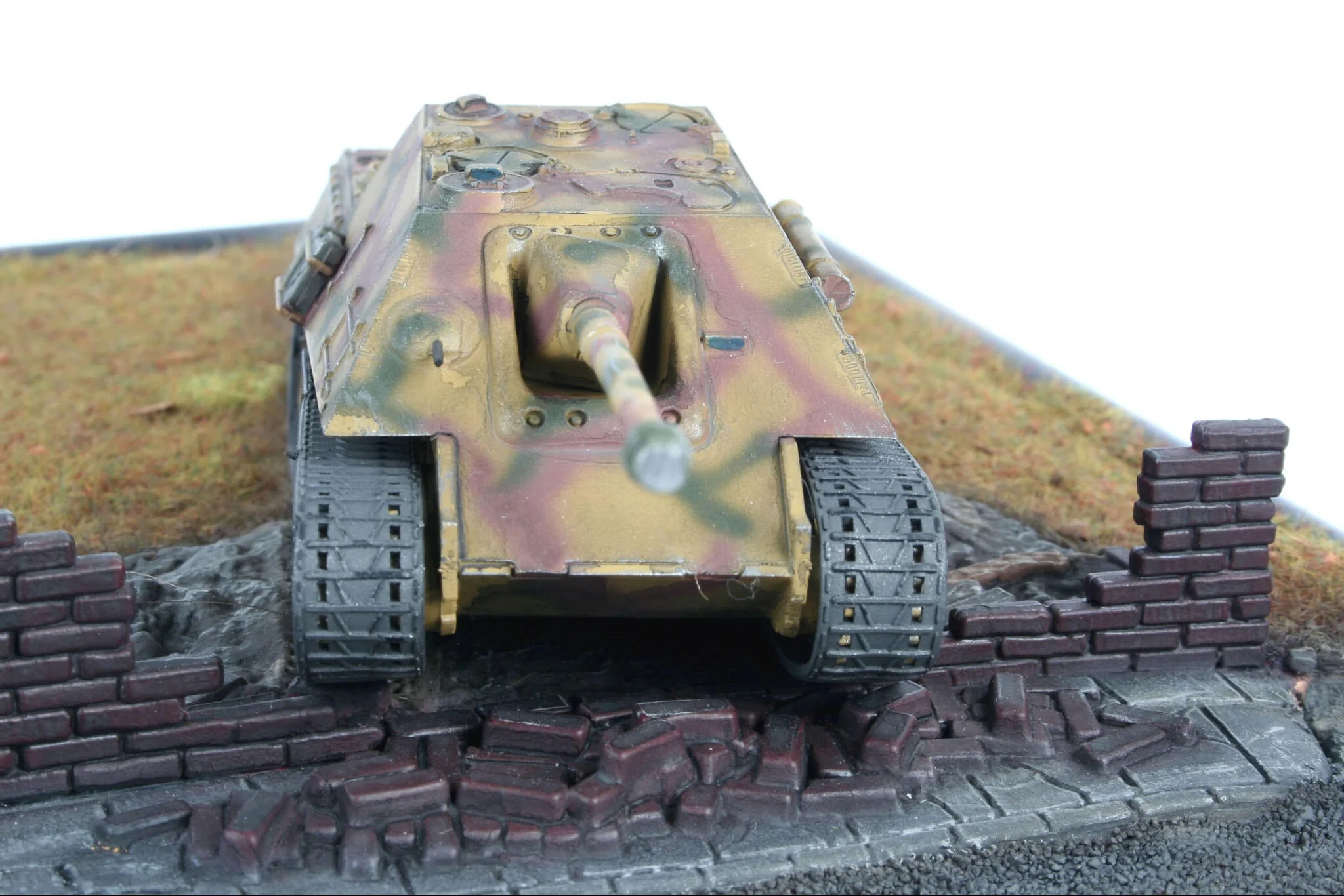 03232 Sd.Kfz. 173 Jagdpanther Model Kit - Image 4