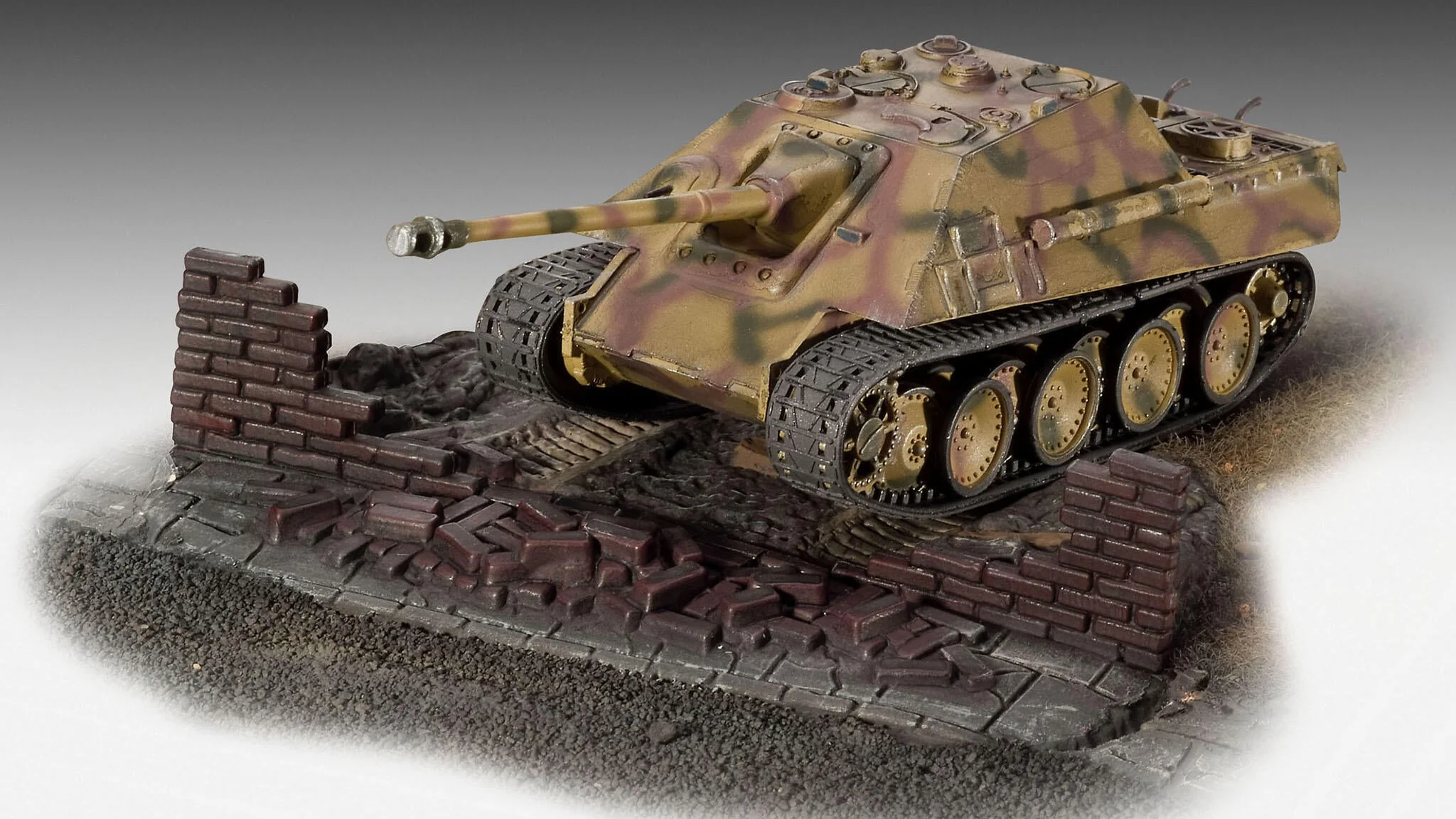 03232 Sd.Kfz. 173 Jagdpanther Model Kit - Image 6
