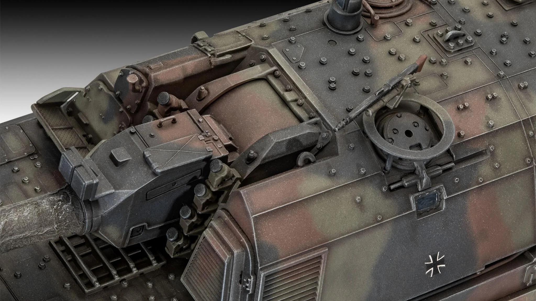03279 Panzerhaubitze 2000 Model Kit - Image 4