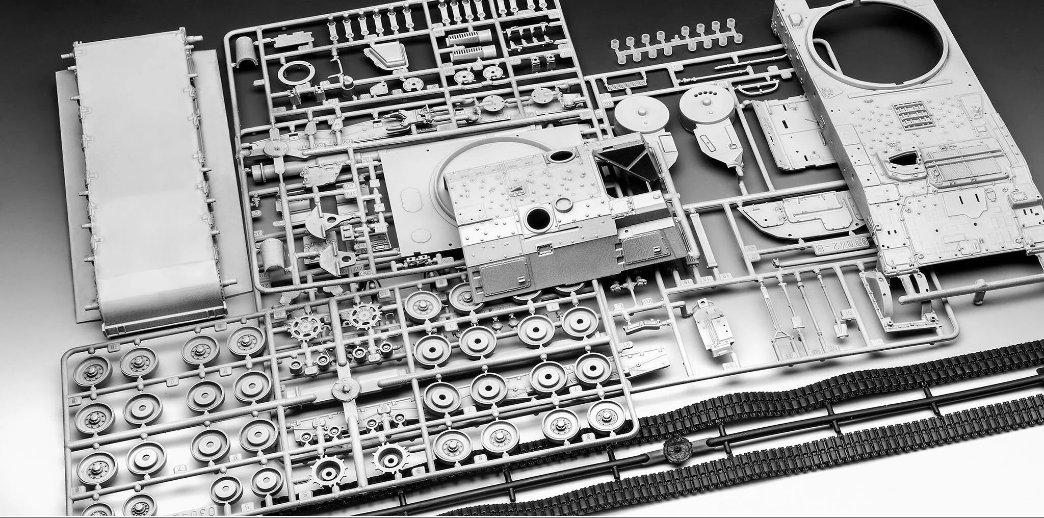 03279 Panzerhaubitze 2000 Model Kit - Image 7