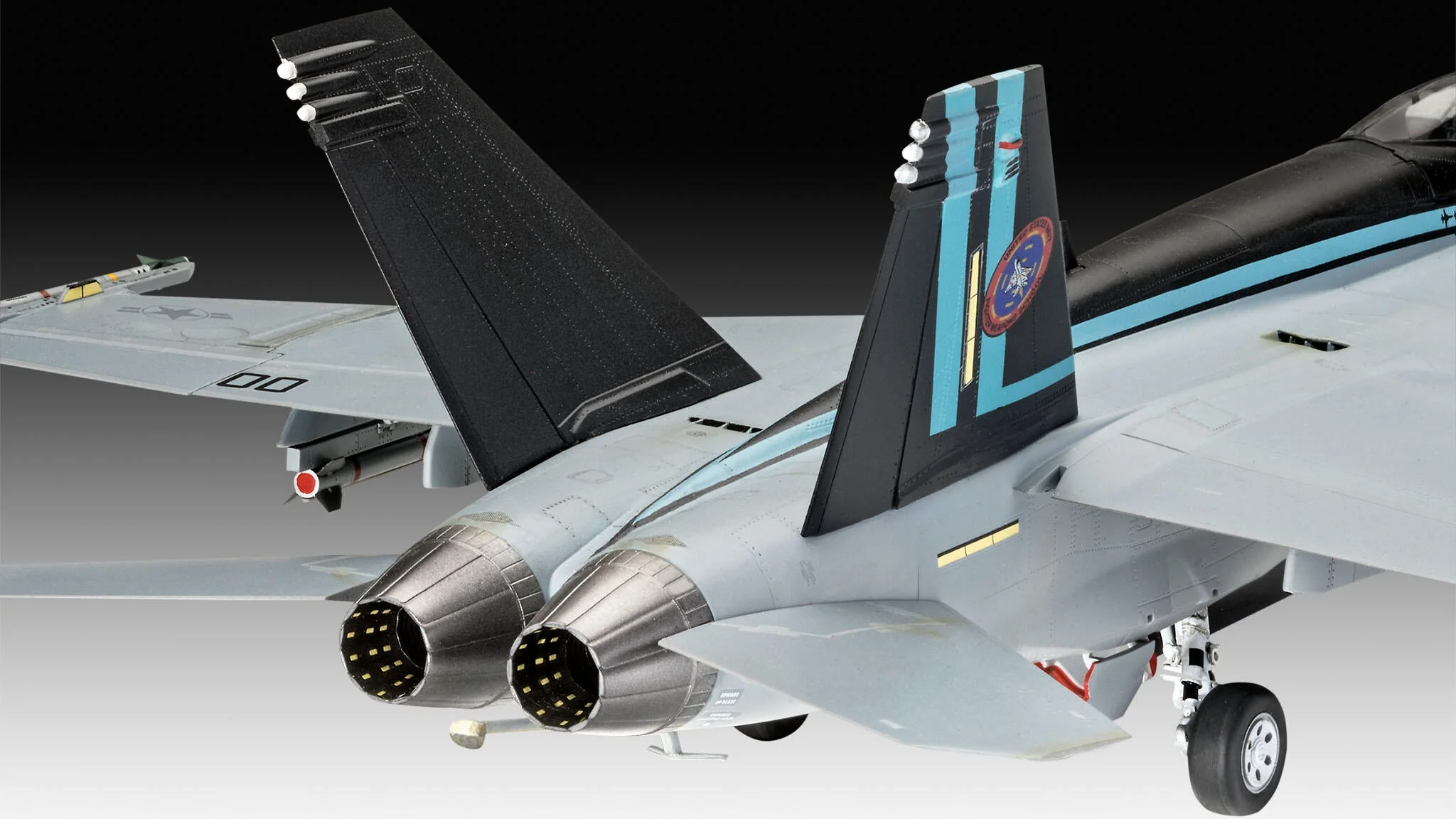 03864 Maverick's F/A-18E Super Hornet "Top Gun Maverick" Model Kit - Image 4
