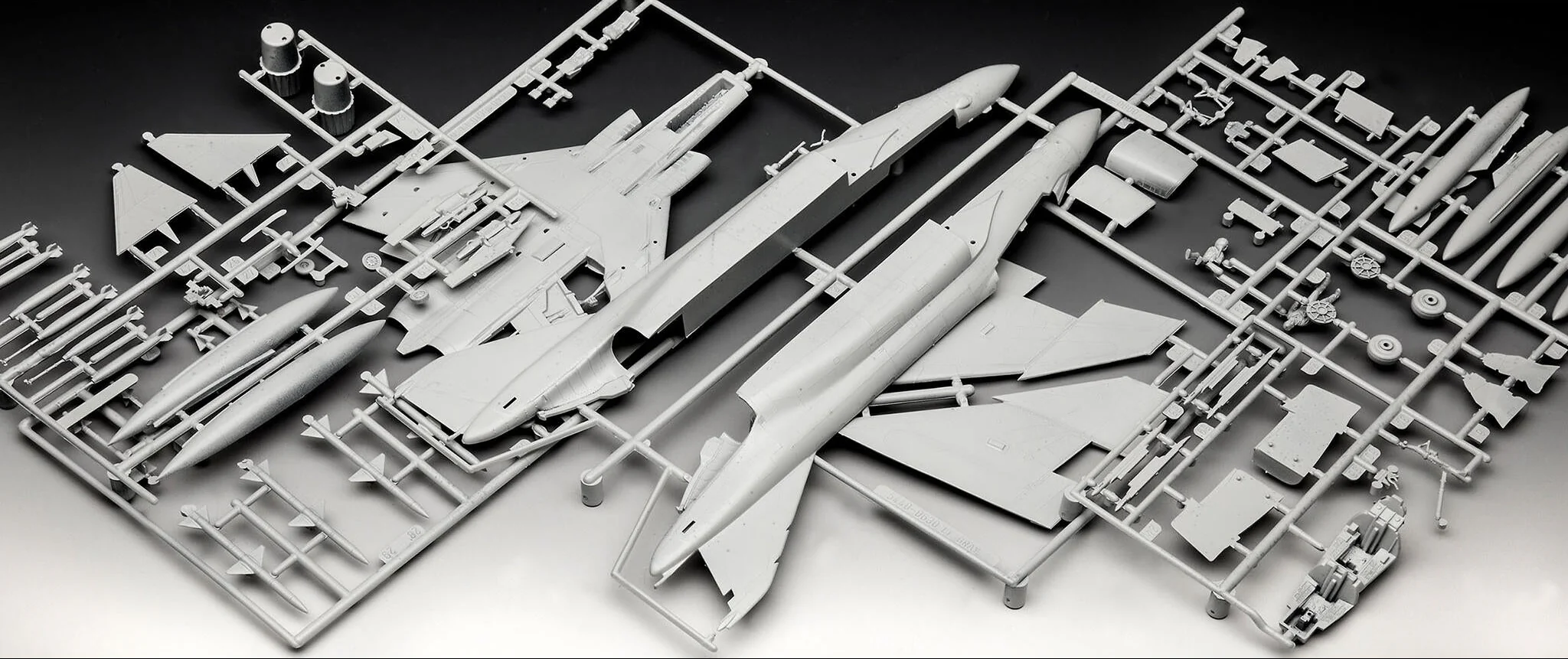 03941 F-4J Phantom II Model Kit - Image 4