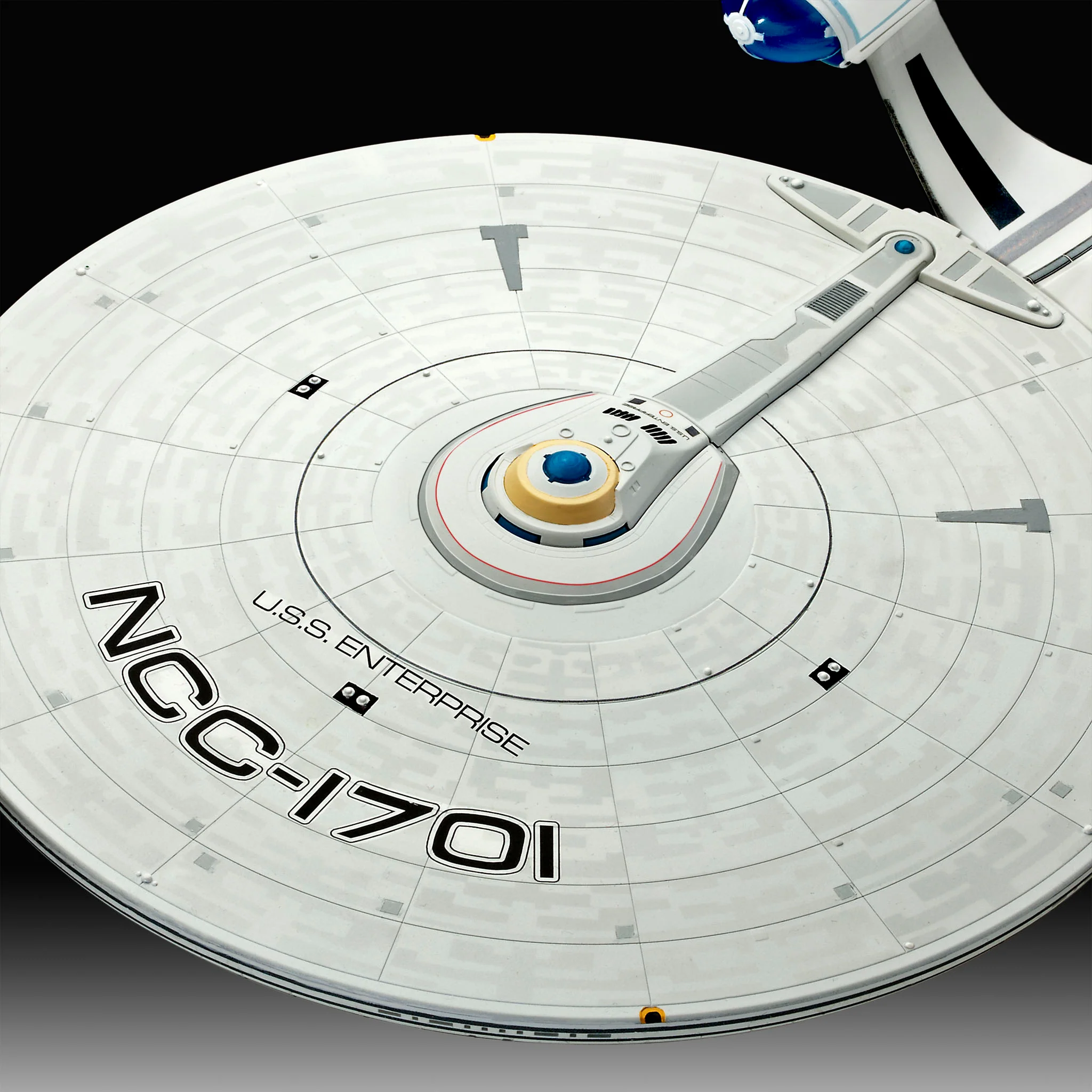 04882 USS Enterprise NCC-1701 "Star Trek: Into Darkness" (1:500 Scale) Model Kit - Image 3