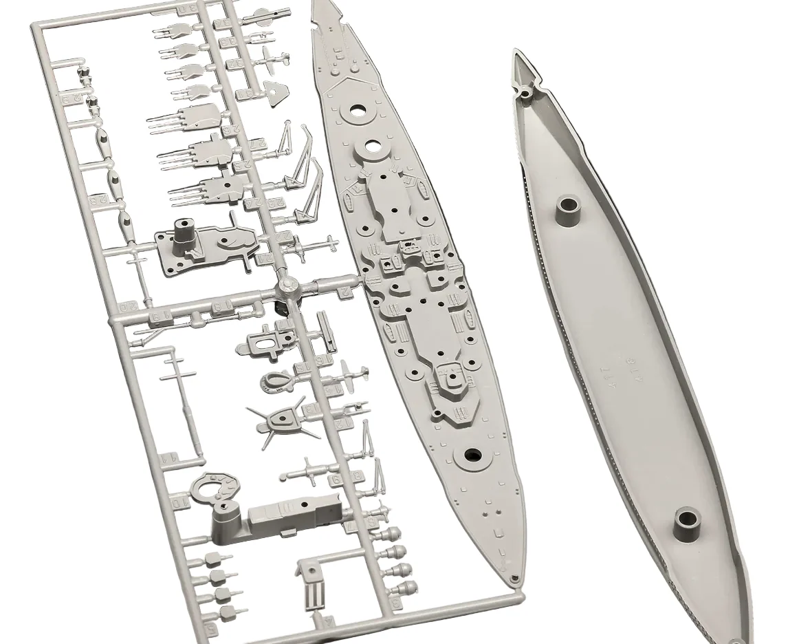 05181 Battleship Gneisenau Model Kit - Image 6