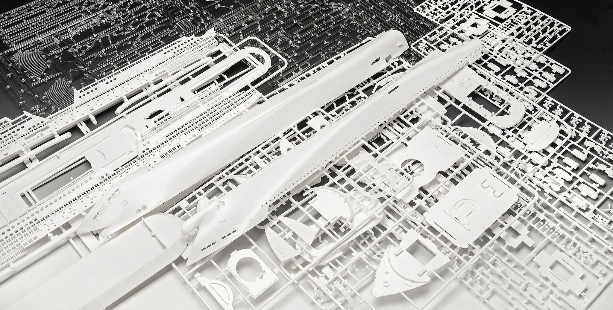 05230 Cruise Ship AIDA (AIDAblu, sol, mar or stella) Model Kit - Image 7