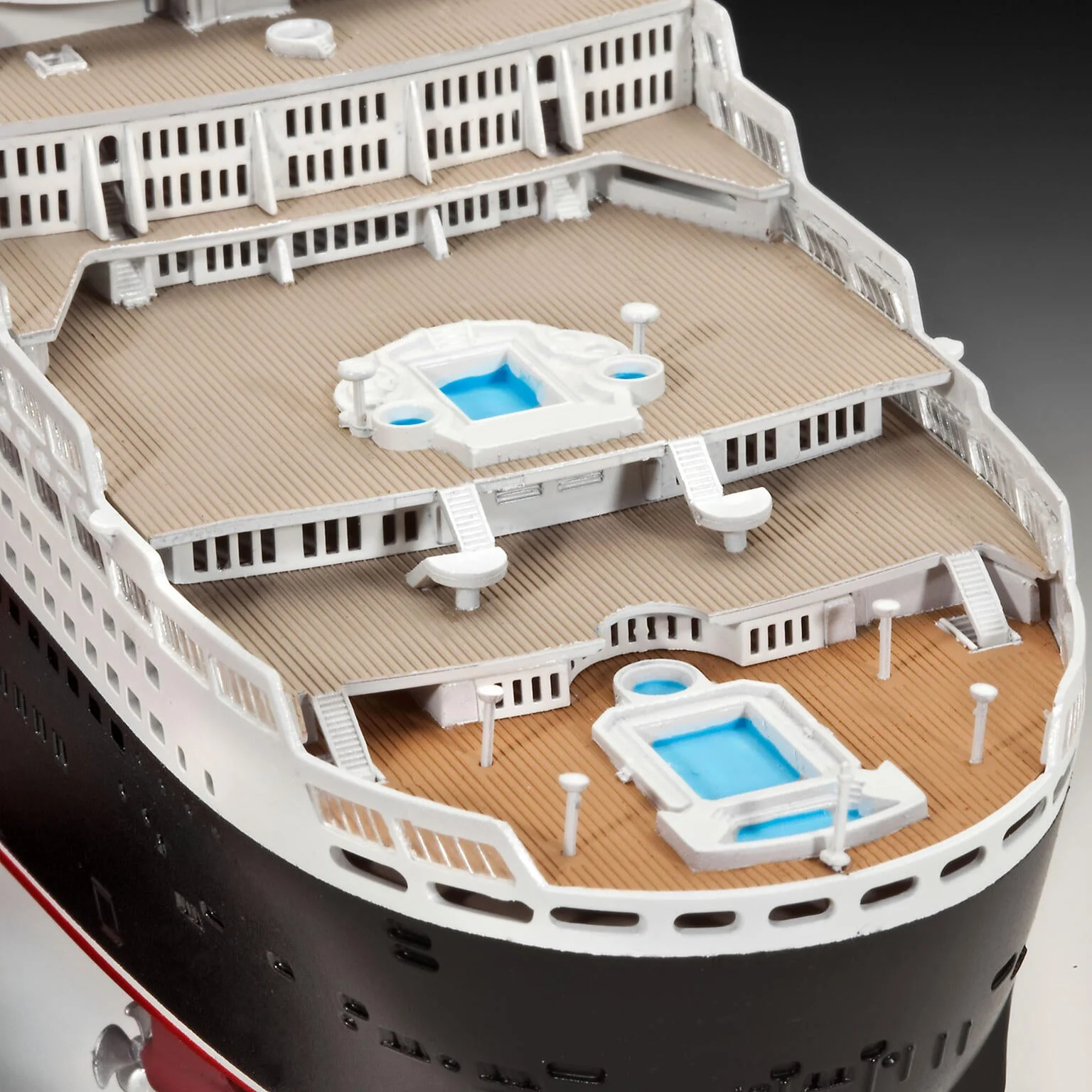 05231 Ocean Liner Queen Mary 2 Model Kit - Image 6