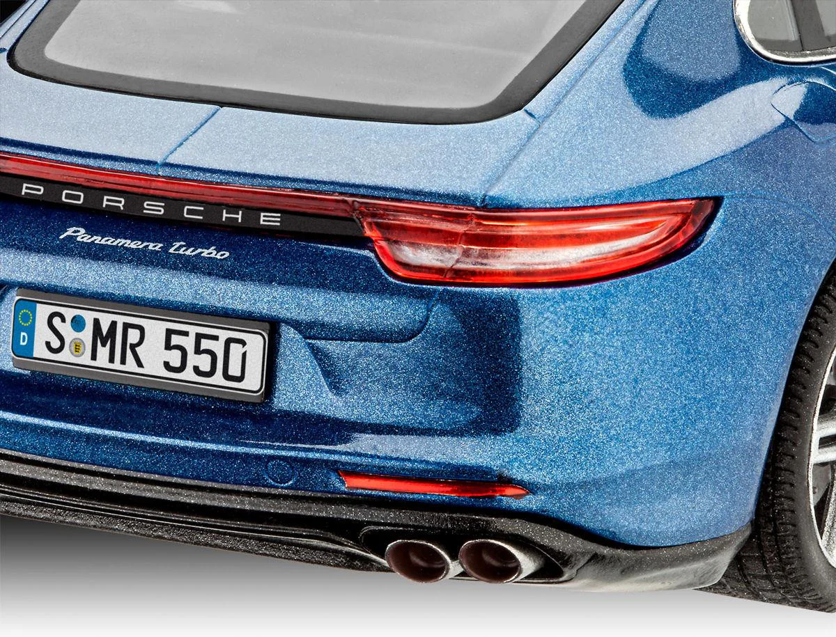 05681 Porsche 918 Spyder/Panamera Gift Set (1:24 Scale) Model Kit - Image 12