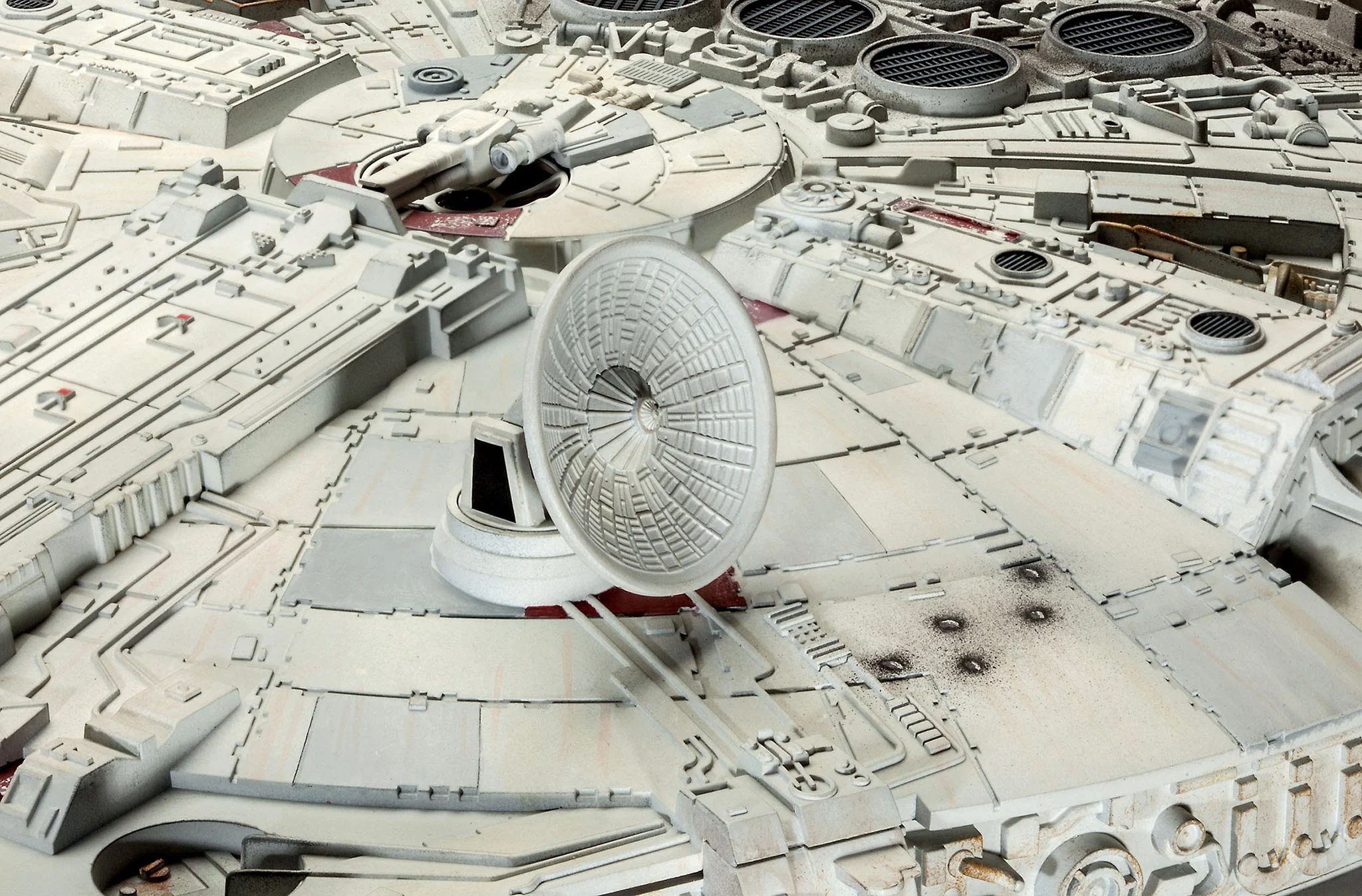 06718 Star Wars Millennium Falcon (Episode IV) (1:72 Scale) Model Kit - Image 5