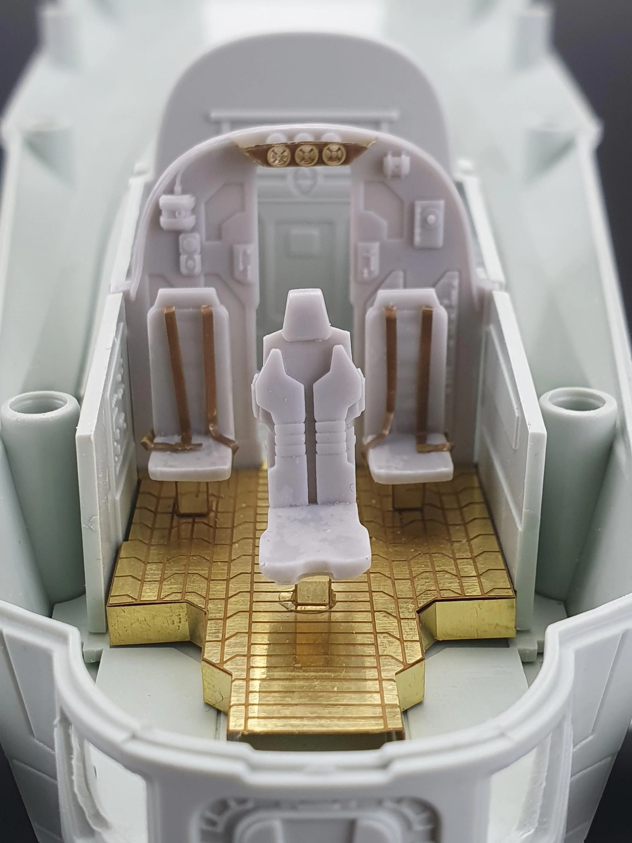 06788 Star Wars The Mandalorian Razor Crest Platinum Edition (1:72) Model Kit - Image 5